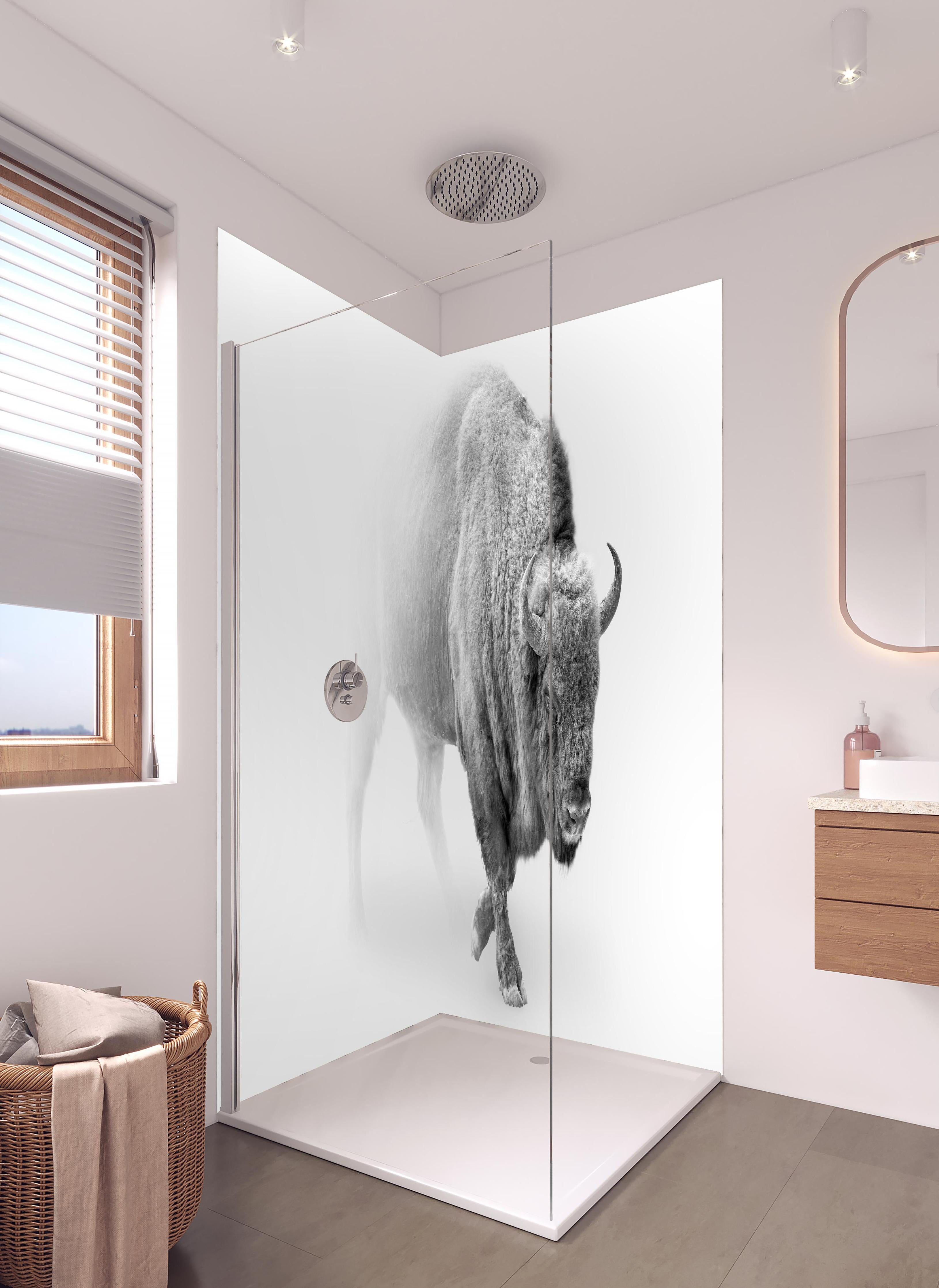 Duschrückwand - Bison Graustufenbild in hellem Badezimmer mit Regenduschkopf - zweiteilige Eck-Duschrückwand