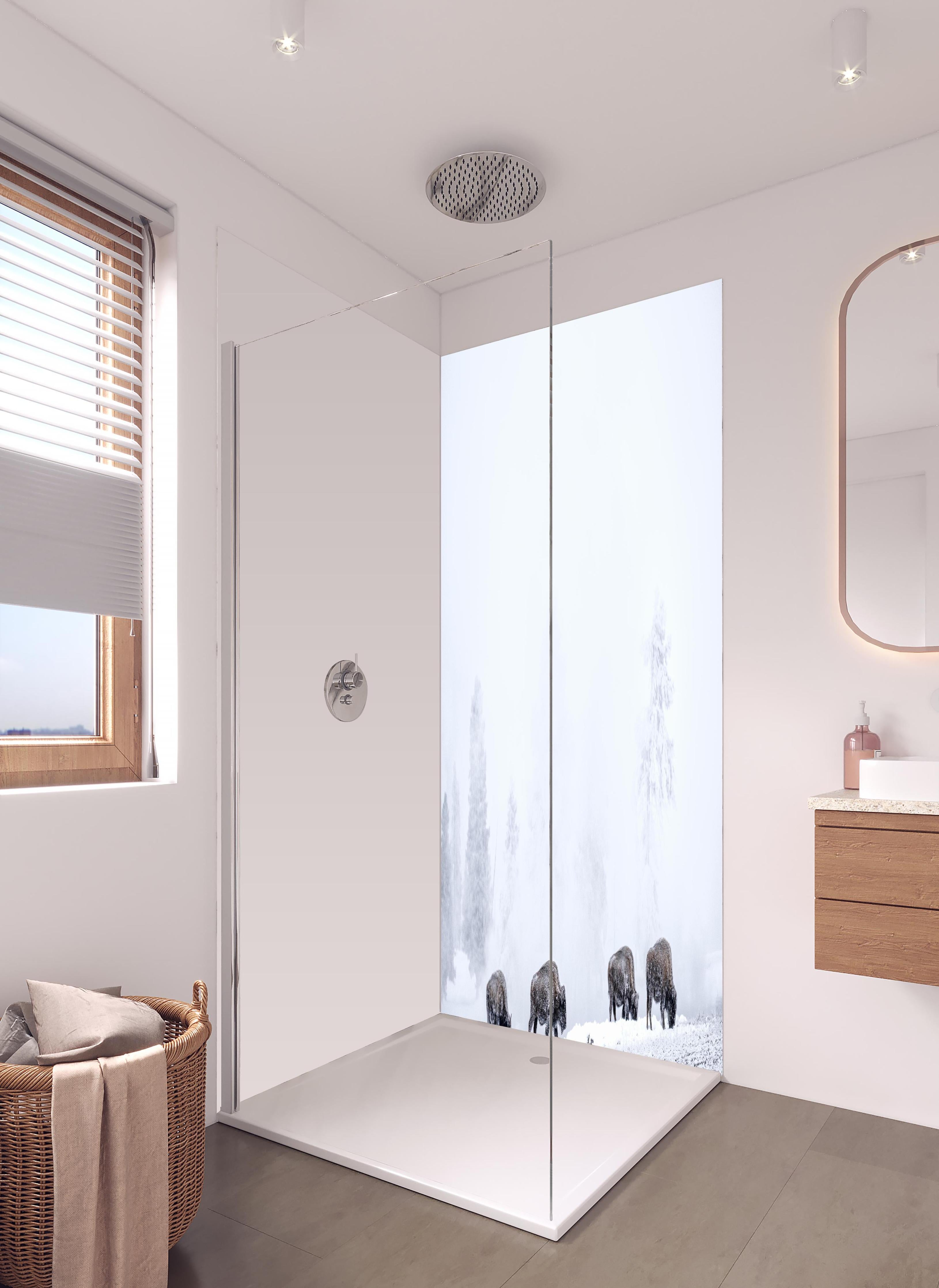 Duschrückwand - Bisons im kalten Wald in hellem Badezimmer mit Regenduschkopf - zweiteilige Eck-Duschrückwand