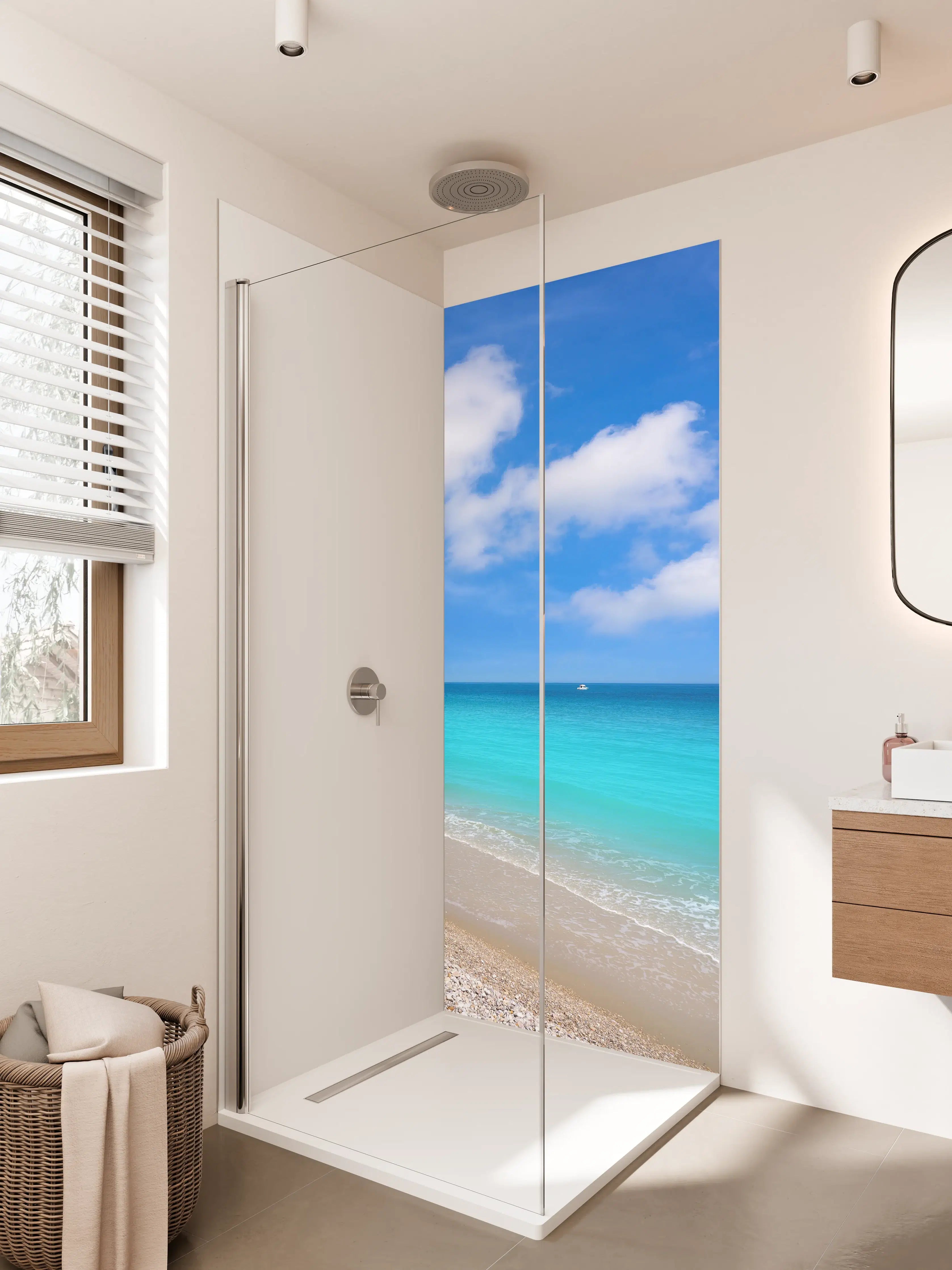 Duschrückwand - Blauer Himmel über Strand mit Sand und Wasser