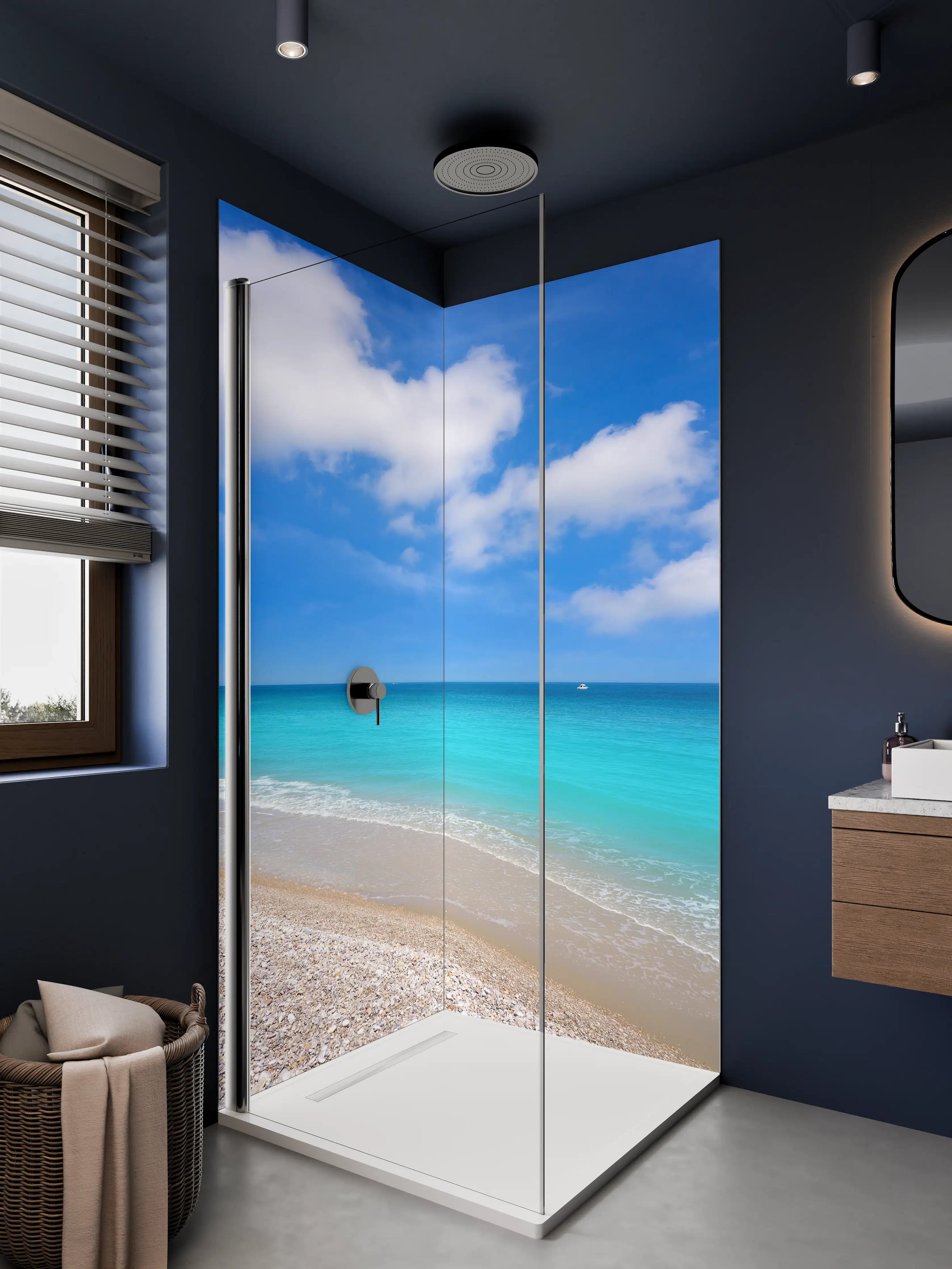 Duschrückwand - Blauer Himmel über Strand mit Sand und Wasser