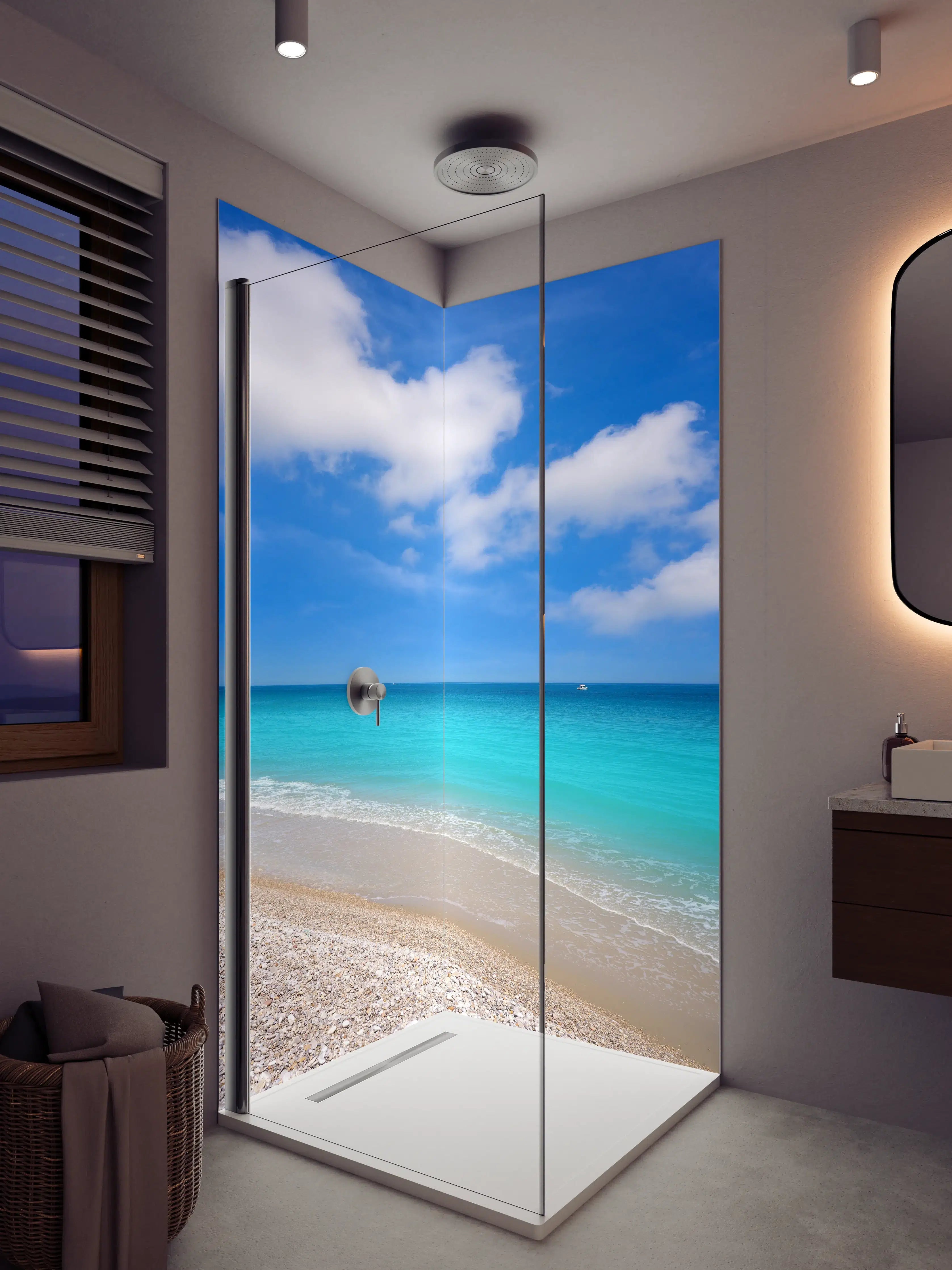 Duschrückwand - Blauer Himmel über Strand mit Sand und Wasser