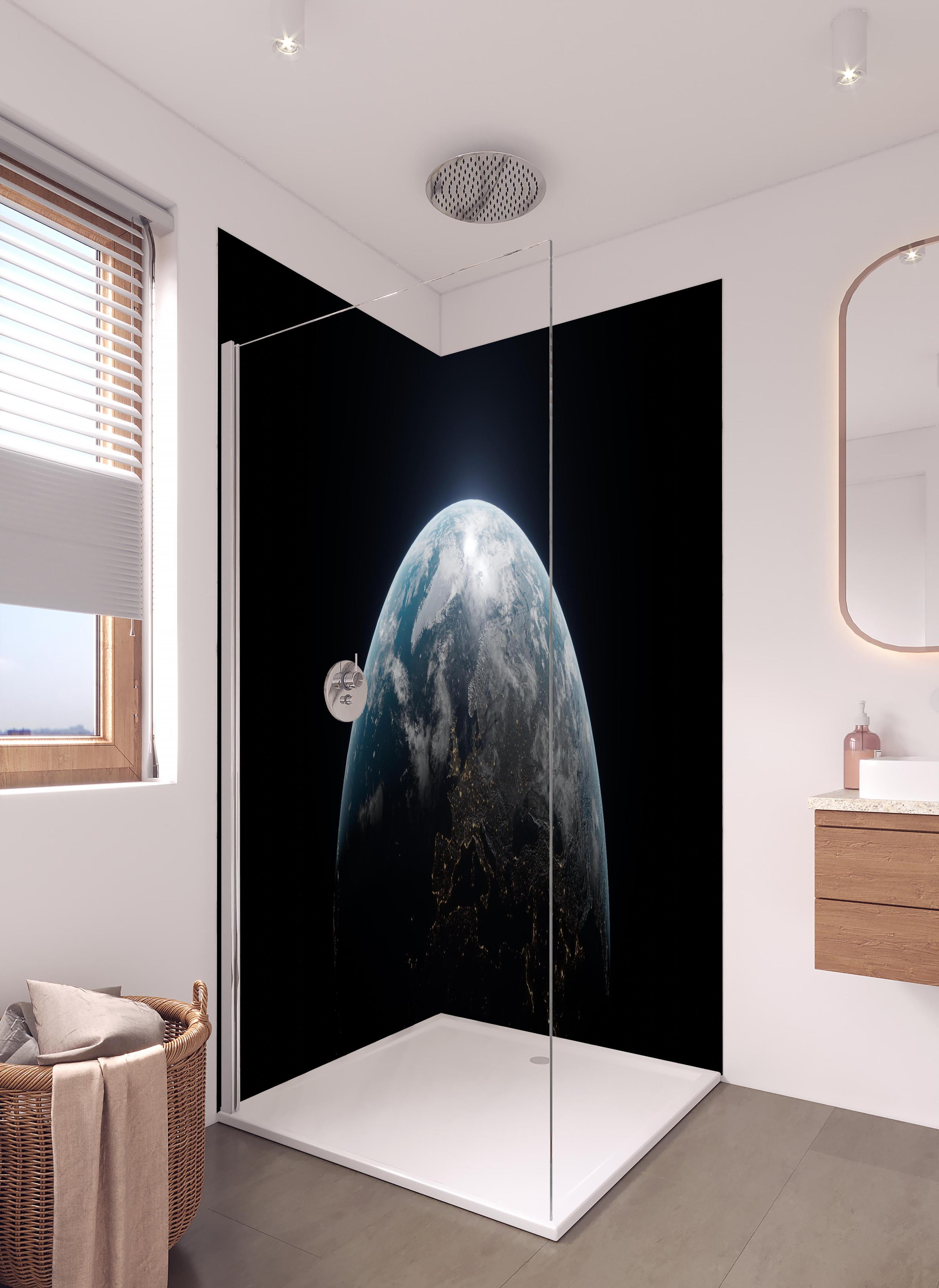 Duschrückwand - Blick auf die Erde in hellem Badezimmer mit Regenduschkopf - zweiteilige Eck-Duschrückwand