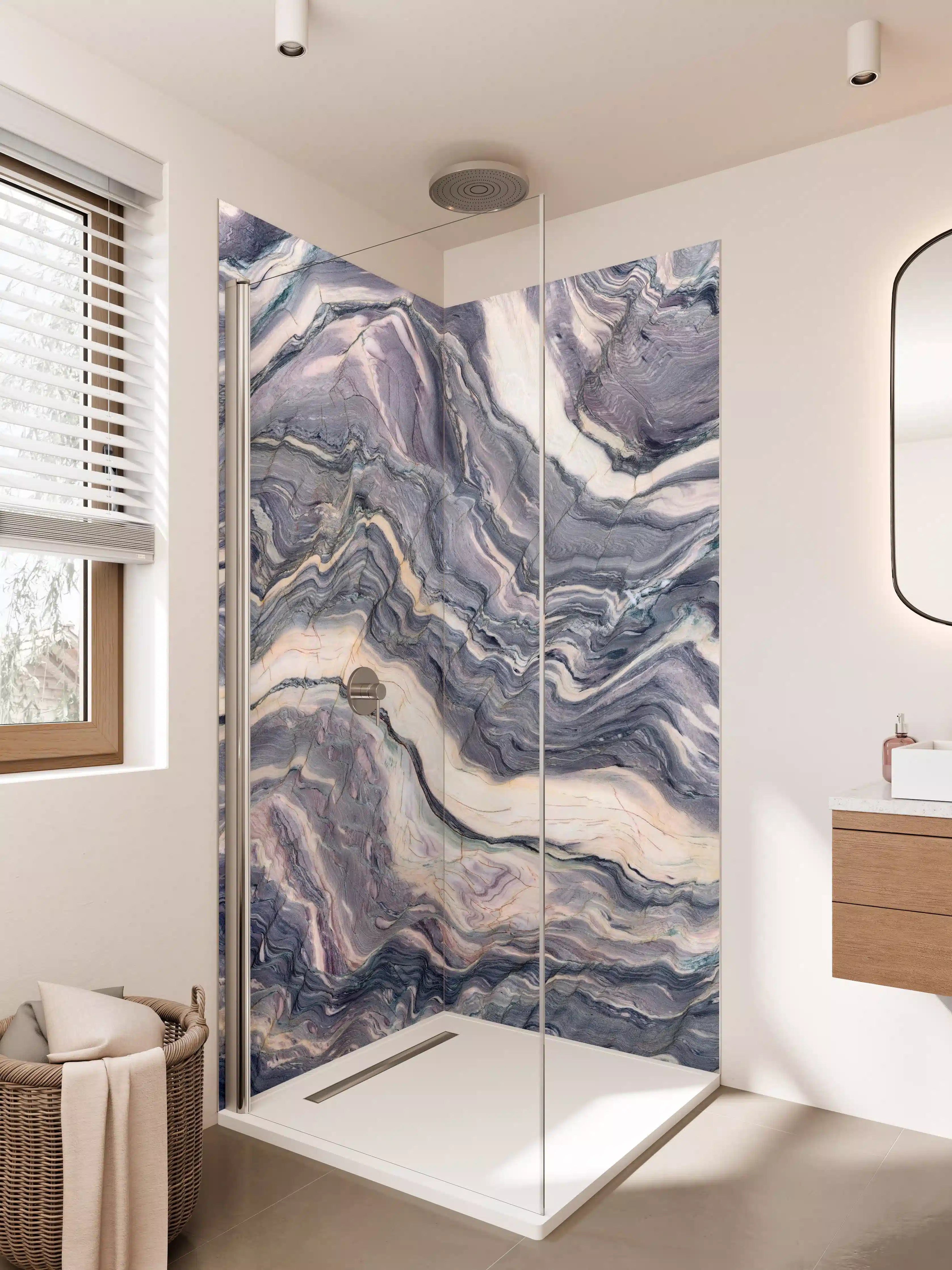 Duschrückwand - Blick auf farbige Marmorstruktur