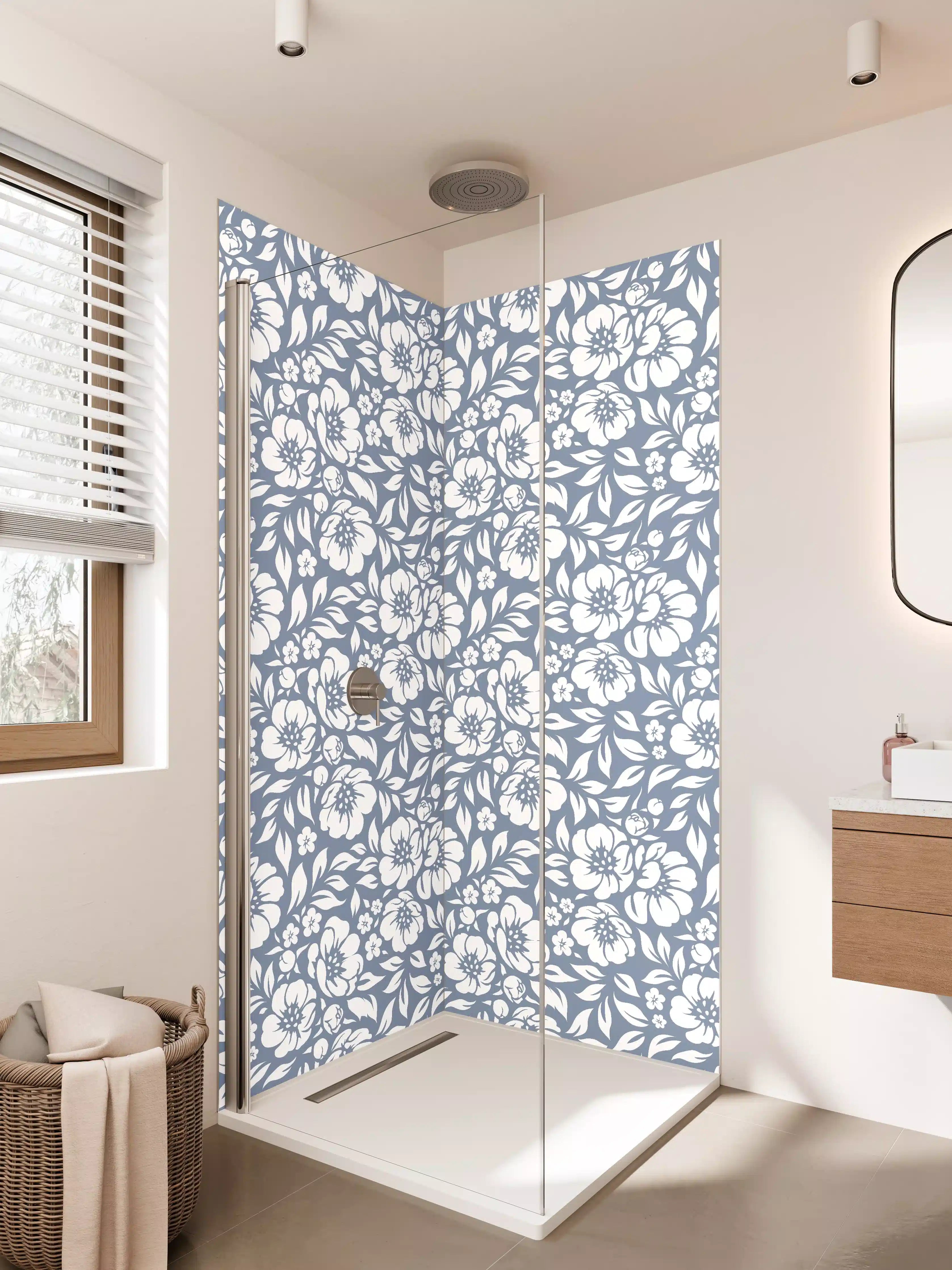 Duschrückwand - Blumen in Blau, Weiß und Grau