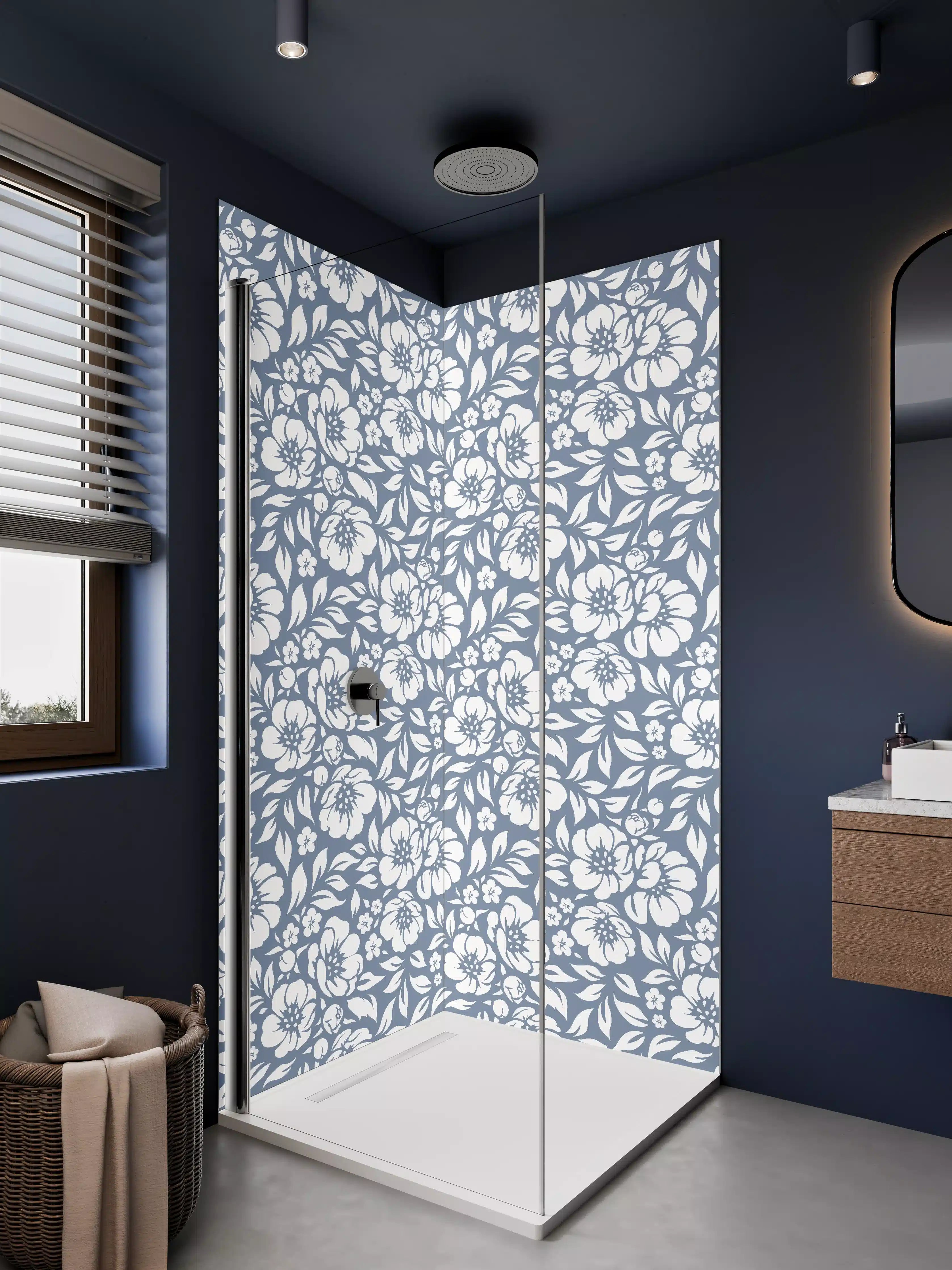 Duschrückwand - Blumen in Blau, Weiß und Grau