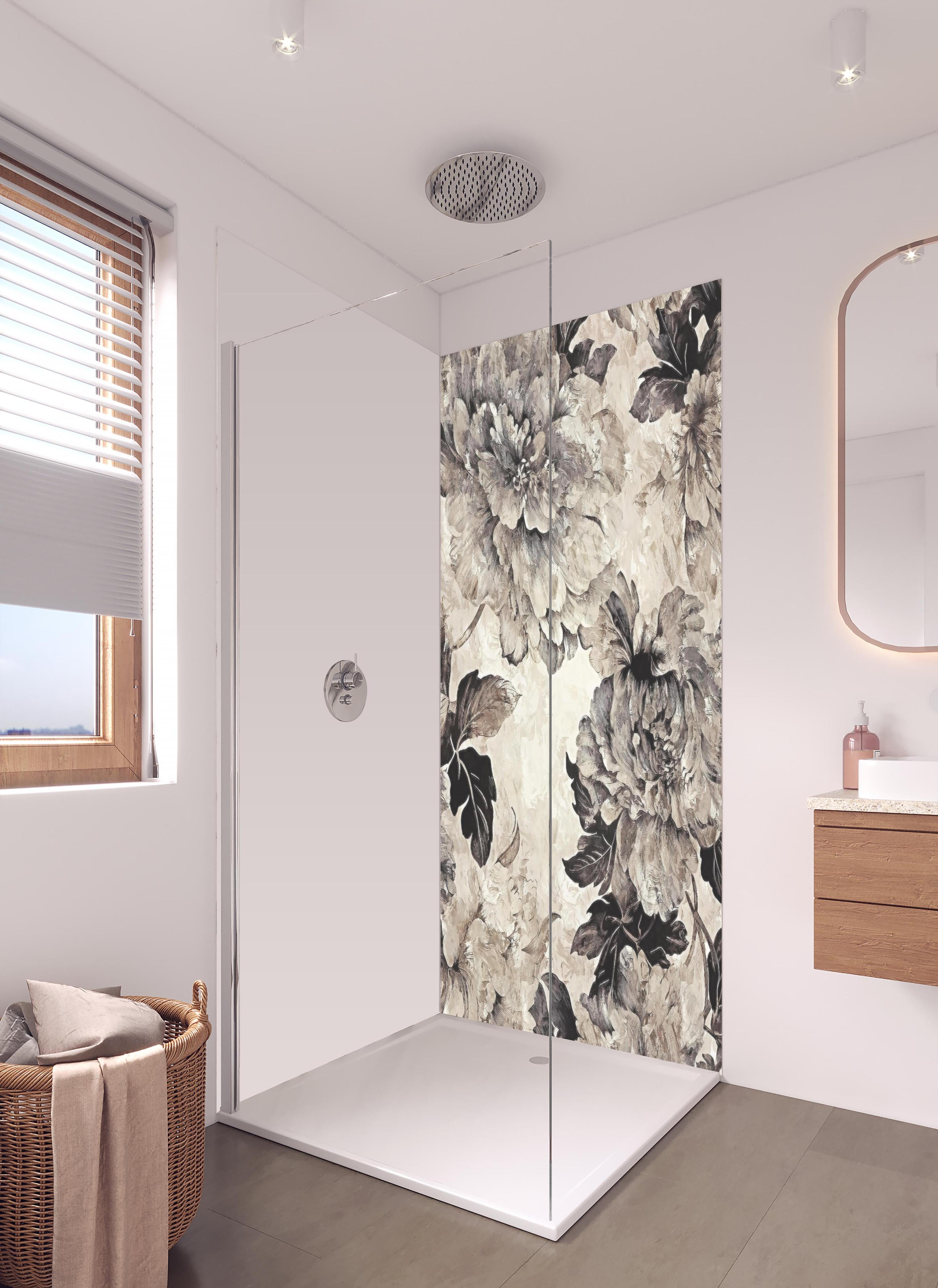 Duschrückwand - Blumiges Grau-Beige Muster Poster in hellem Badezimmer mit Regenduschkopf - zweiteilige Eck-Duschrückwand