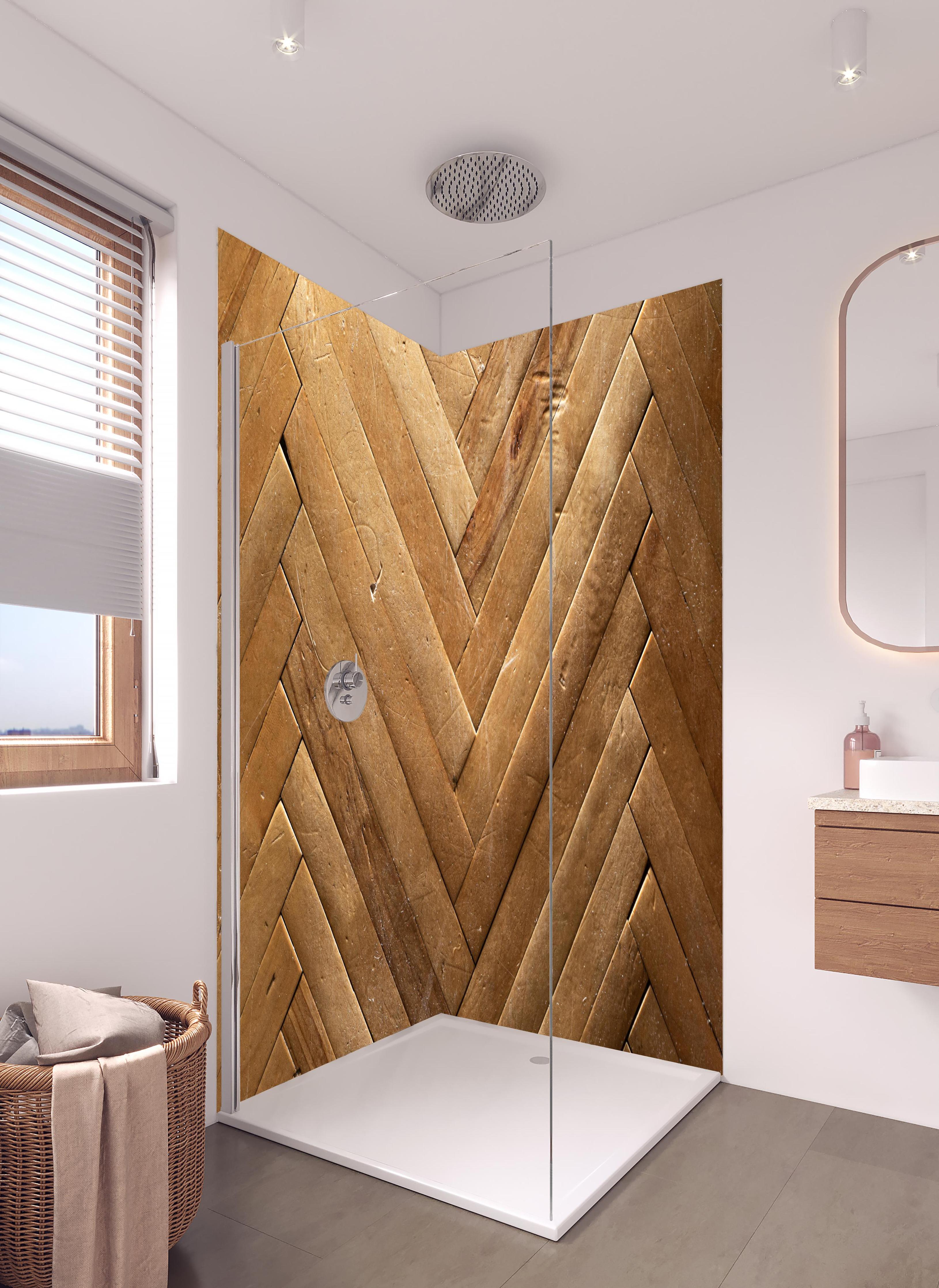 Duschrückwand - Bräunliches Holzbrett Muster in hellem Badezimmer mit Regenduschkopf - zweiteilige Eck-Duschrückwand