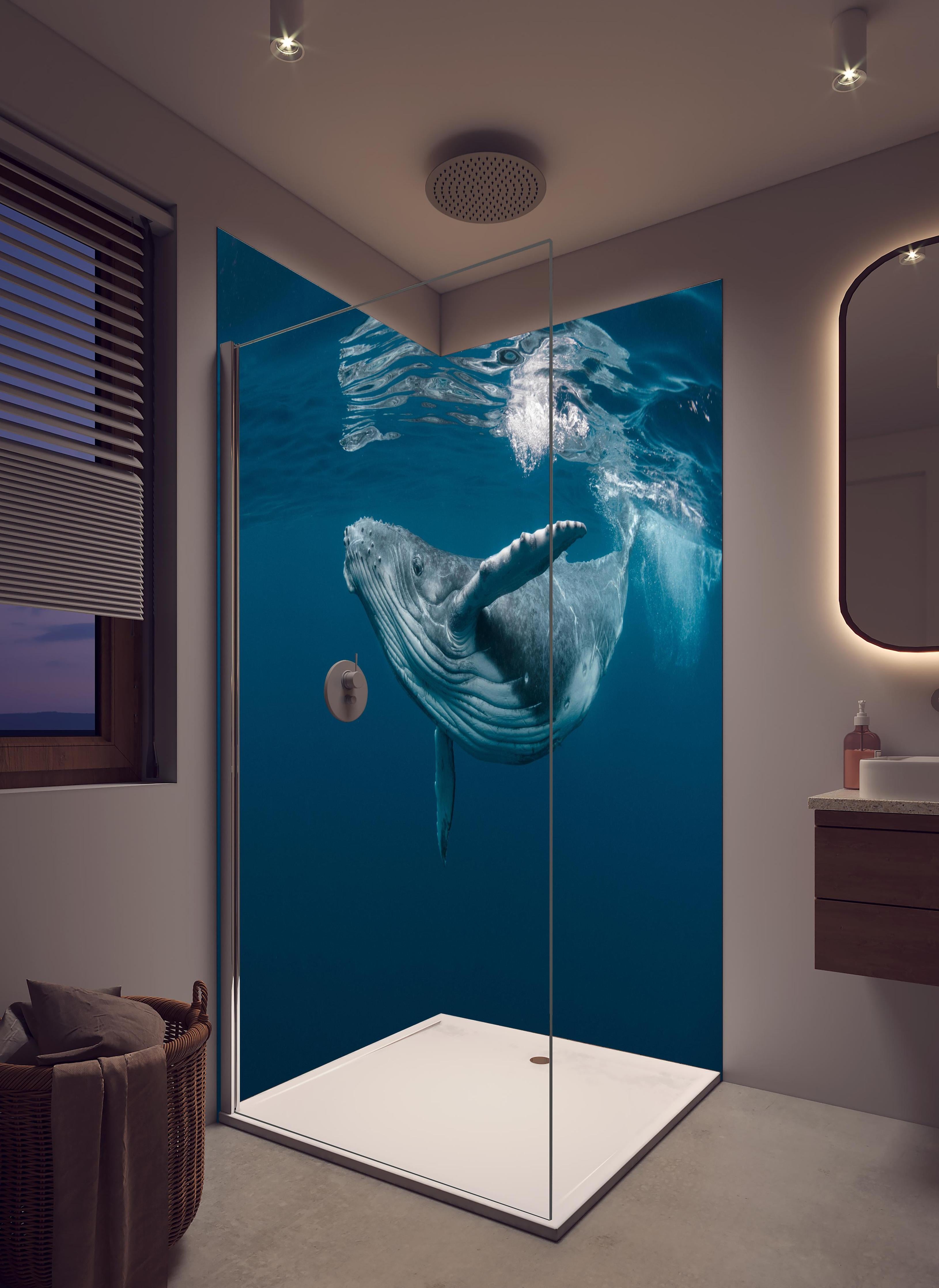 Duschrückwand - Buckelbaby - nähe Wasseroberfläche in hellem Badezimmer mit Regenduschkopf - zweiteilige Eck-Duschrückwand