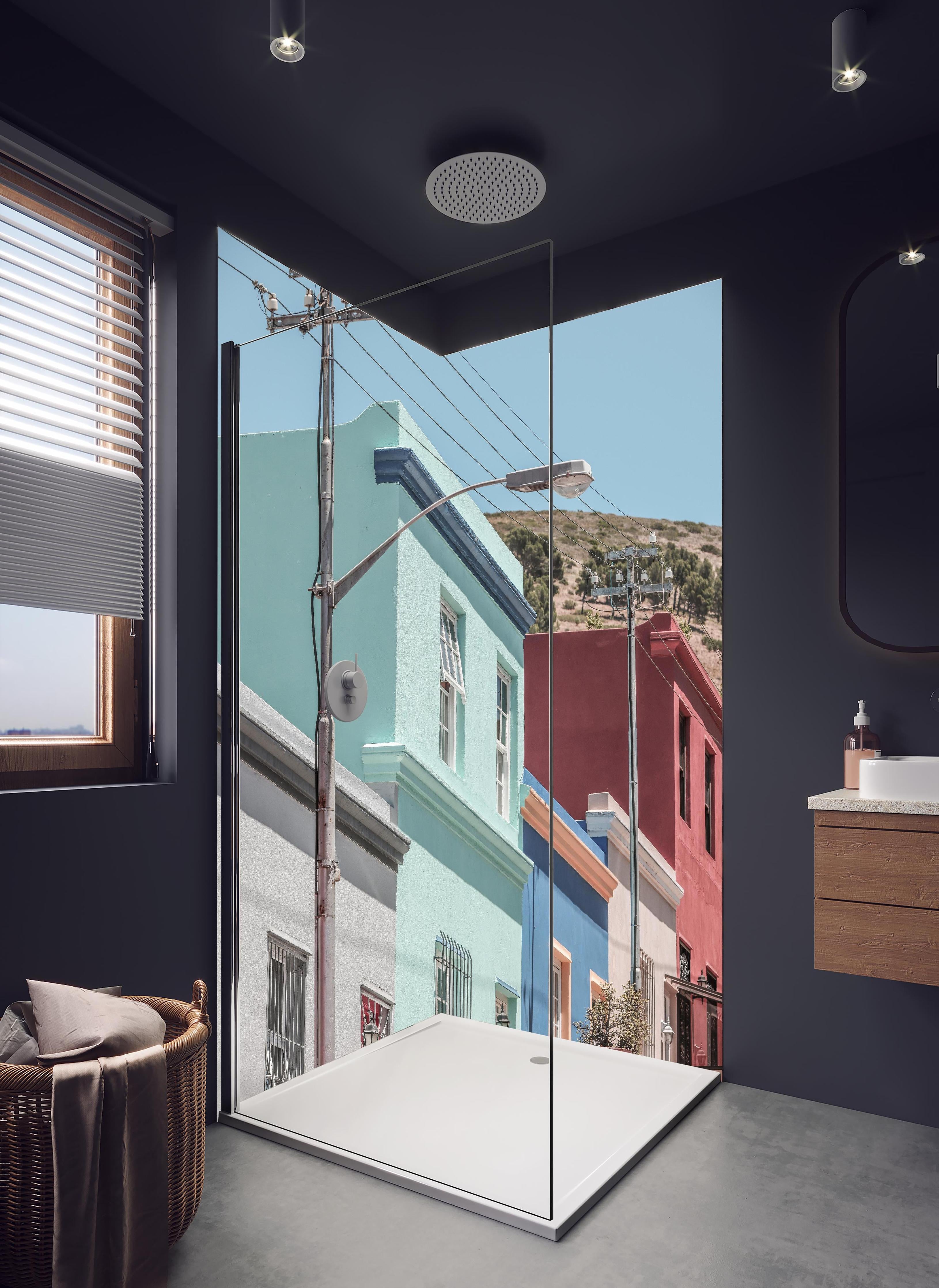 Duschrückwand - Bunte Gebäude - Bo-Kaap, Kapstadt in hellem Badezimmer mit Regenduschkopf - zweiteilige Eck-Duschrückwand