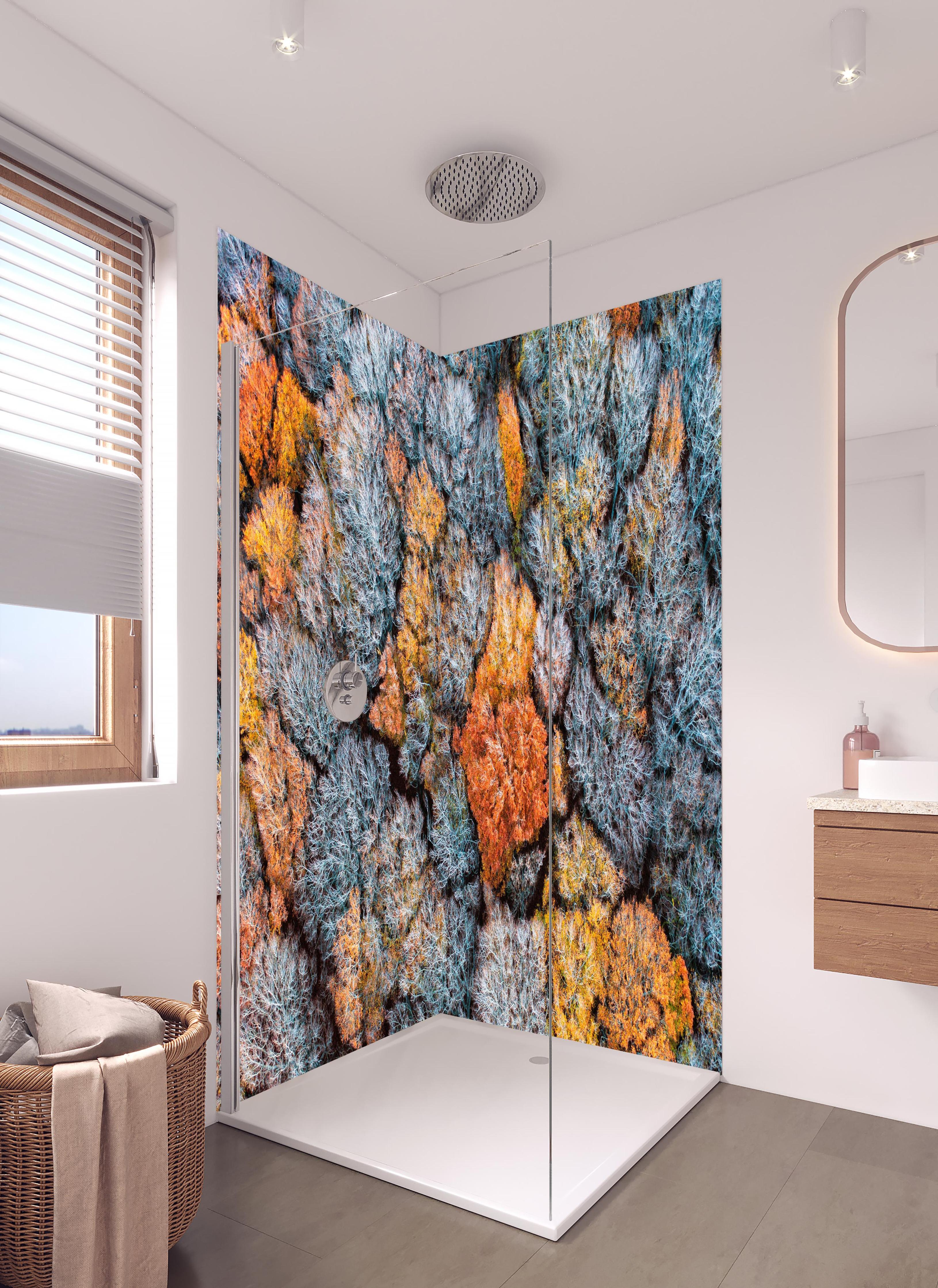 Duschrückwand - Bunte Herbstbeechen von oben in hellem Badezimmer mit Regenduschkopf - zweiteilige Eck-Duschrückwand