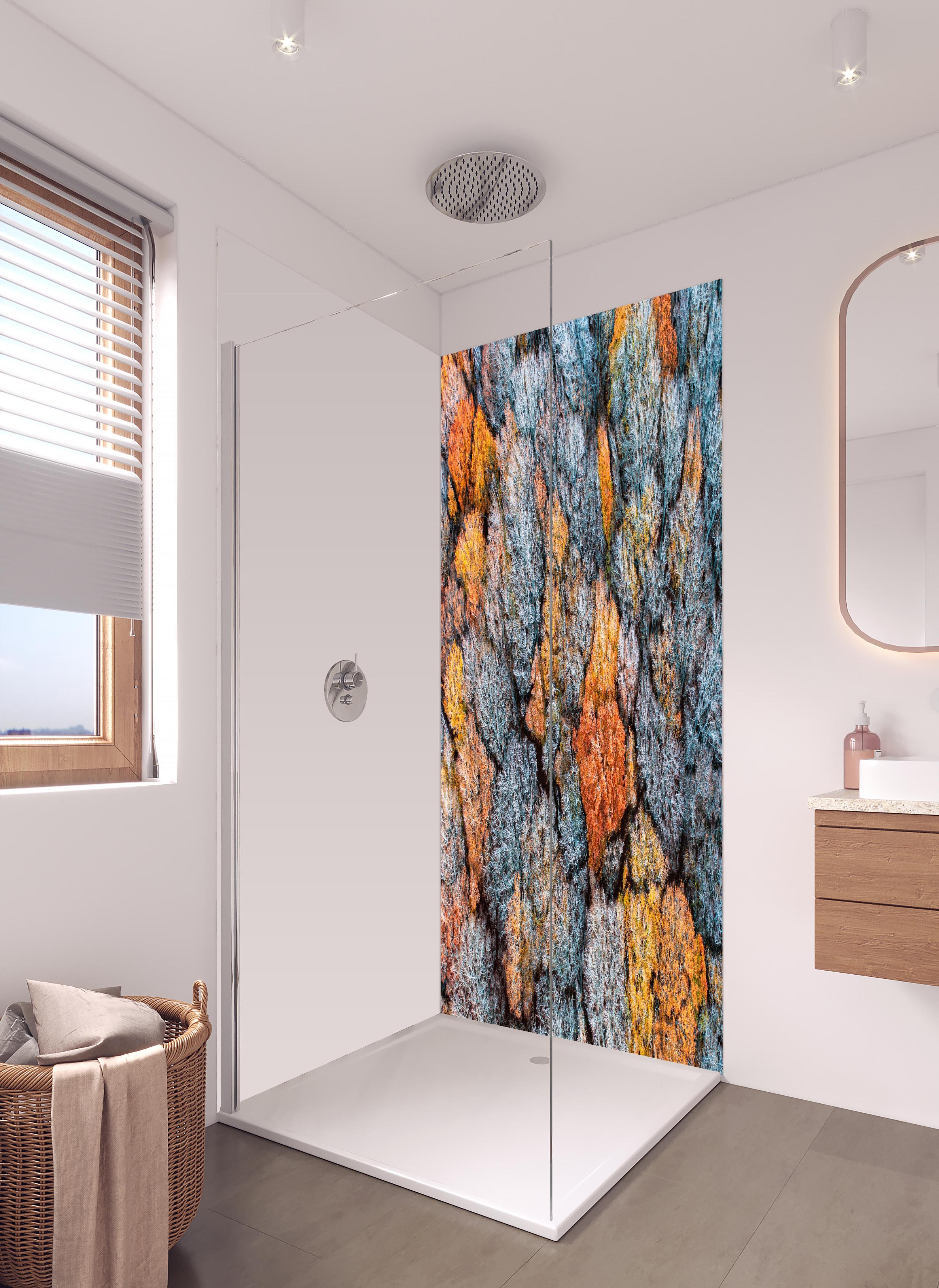 Duschrückwand - Bunte Herbstbeechen von oben in hellem Badezimmer mit Regenduschkopf - zweiteilige Eck-Duschrückwand