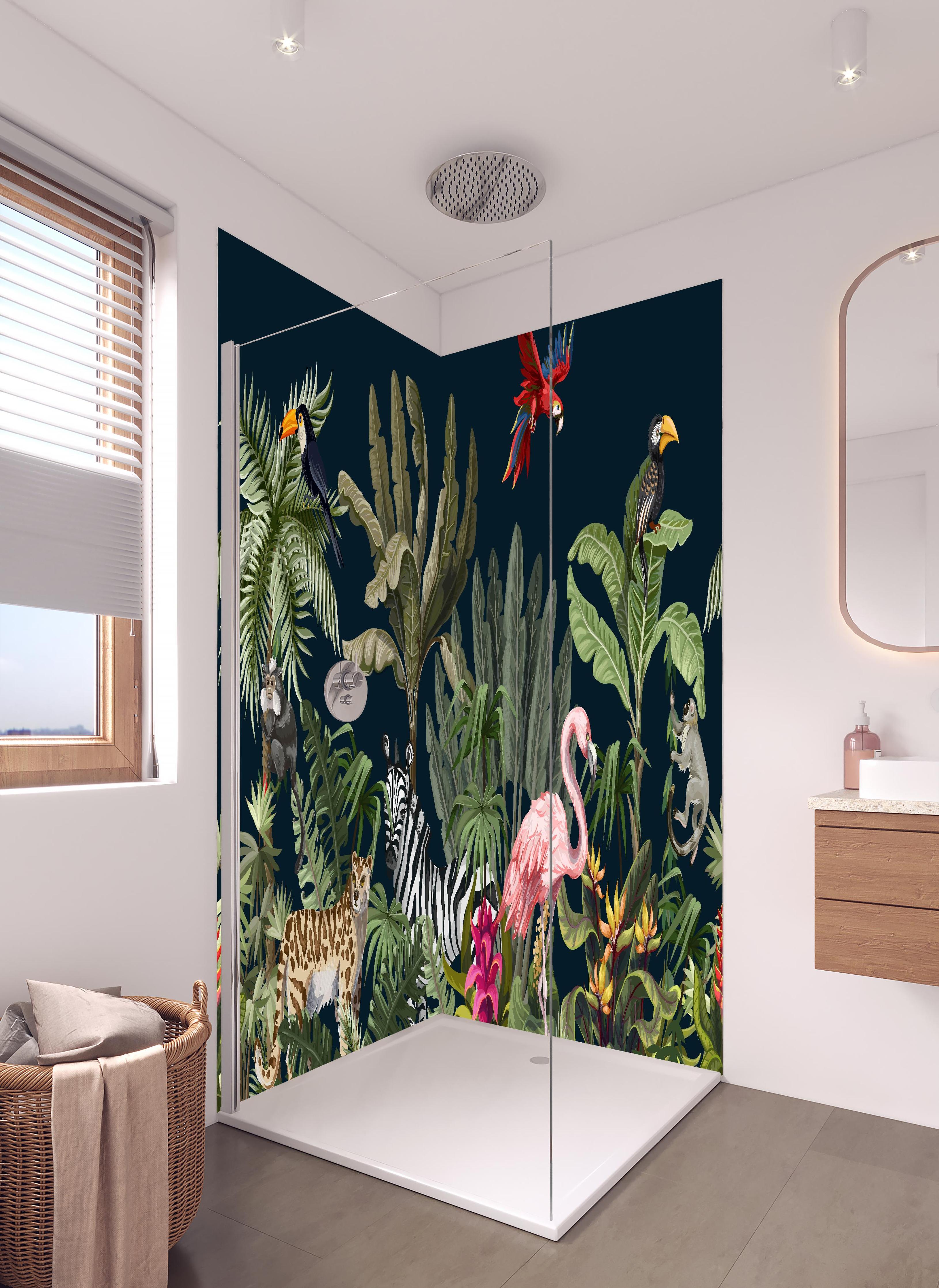 Duschrückwand - Buntes Dschungel Tiermuster Wandbild in hellem Badezimmer mit Regenduschkopf - zweiteilige Eck-Duschrückwand