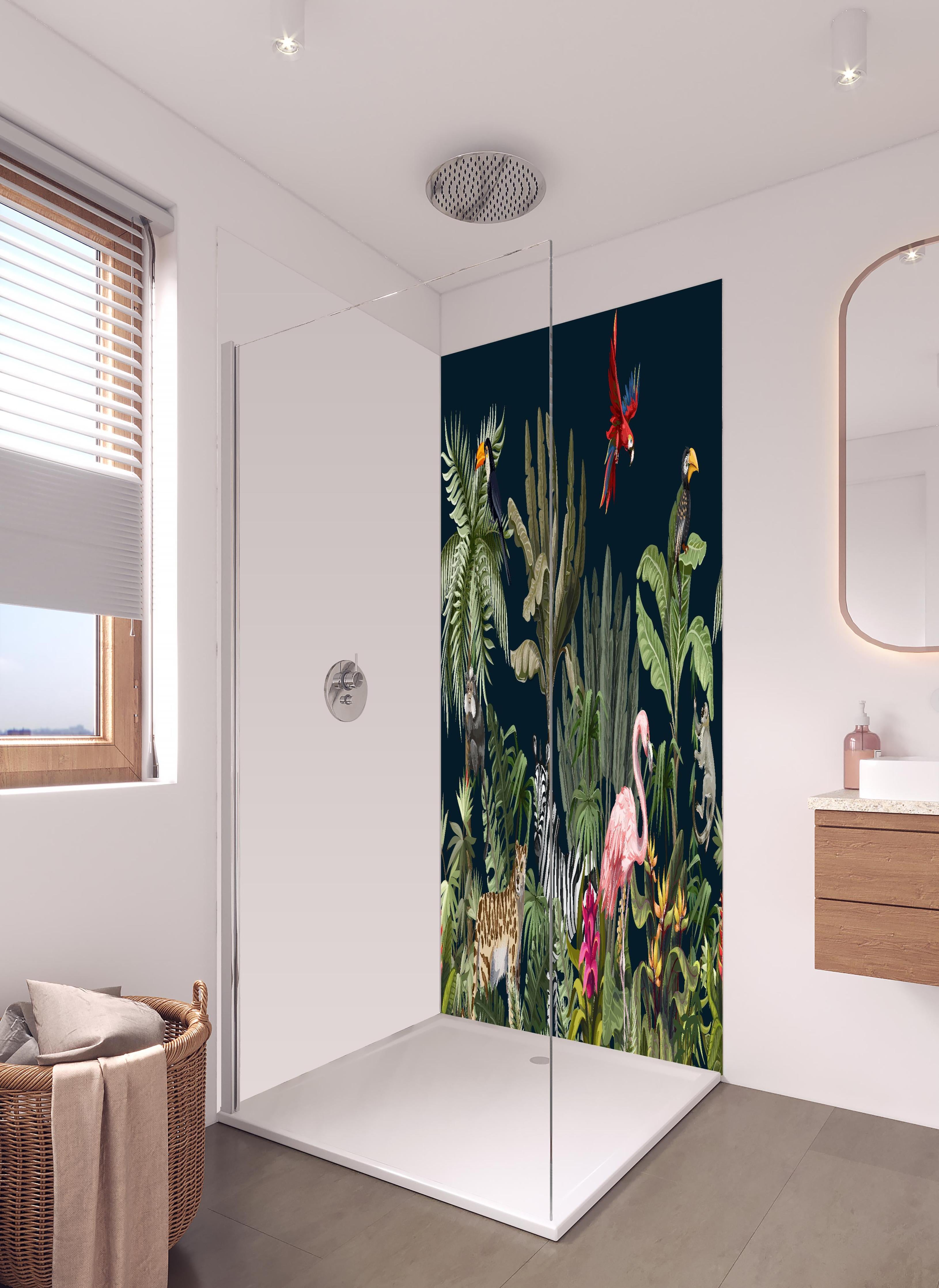Duschrückwand - Buntes Dschungel Tiermuster Wandbild in hellem Badezimmer mit Regenduschkopf - zweiteilige Eck-Duschrückwand