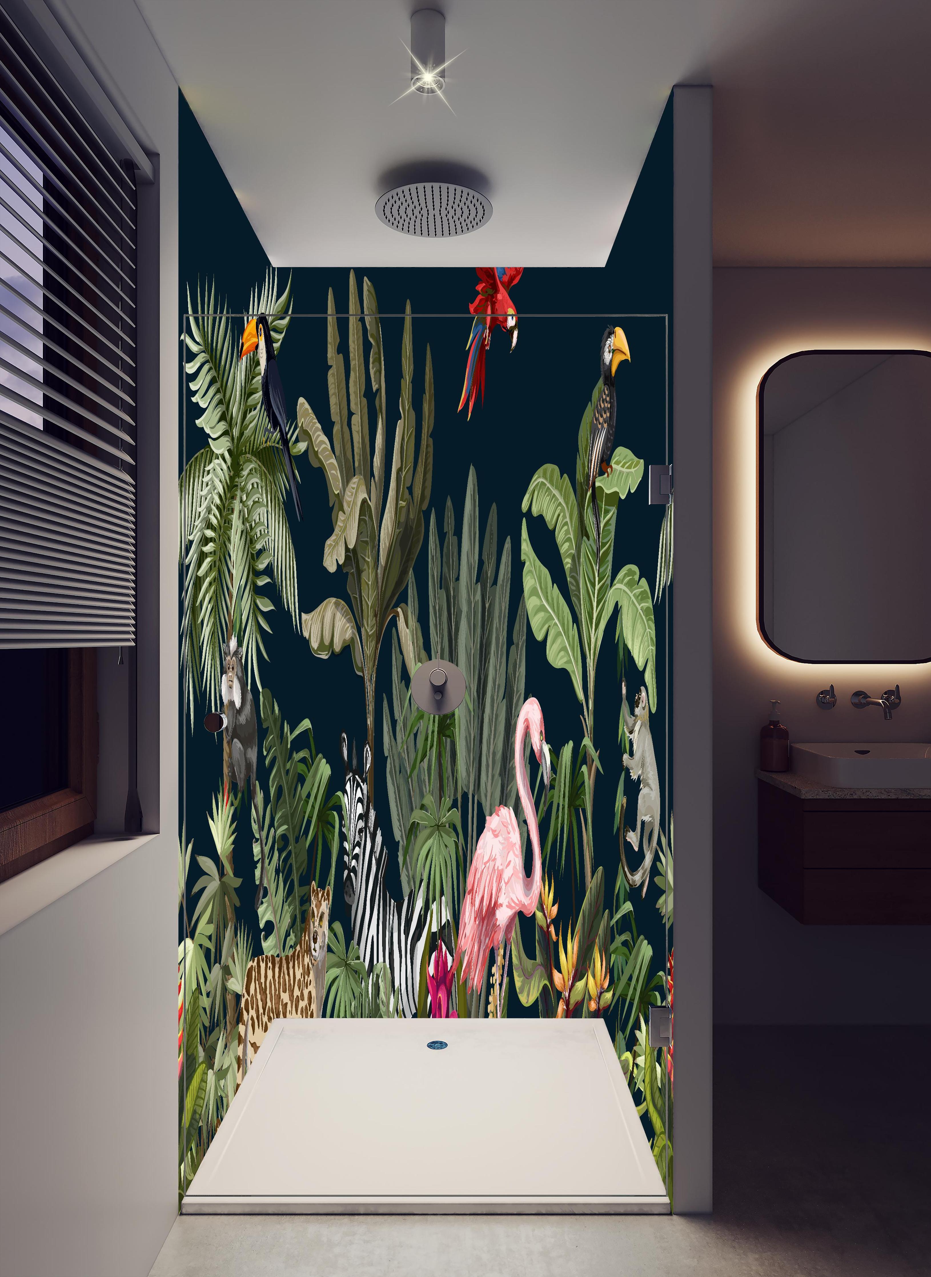 Duschrückwand - Buntes Dschungel Tiermuster Wandbild in hellem Badezimmer mit Regenduschkopf - zweiteilige Eck-Duschrückwand