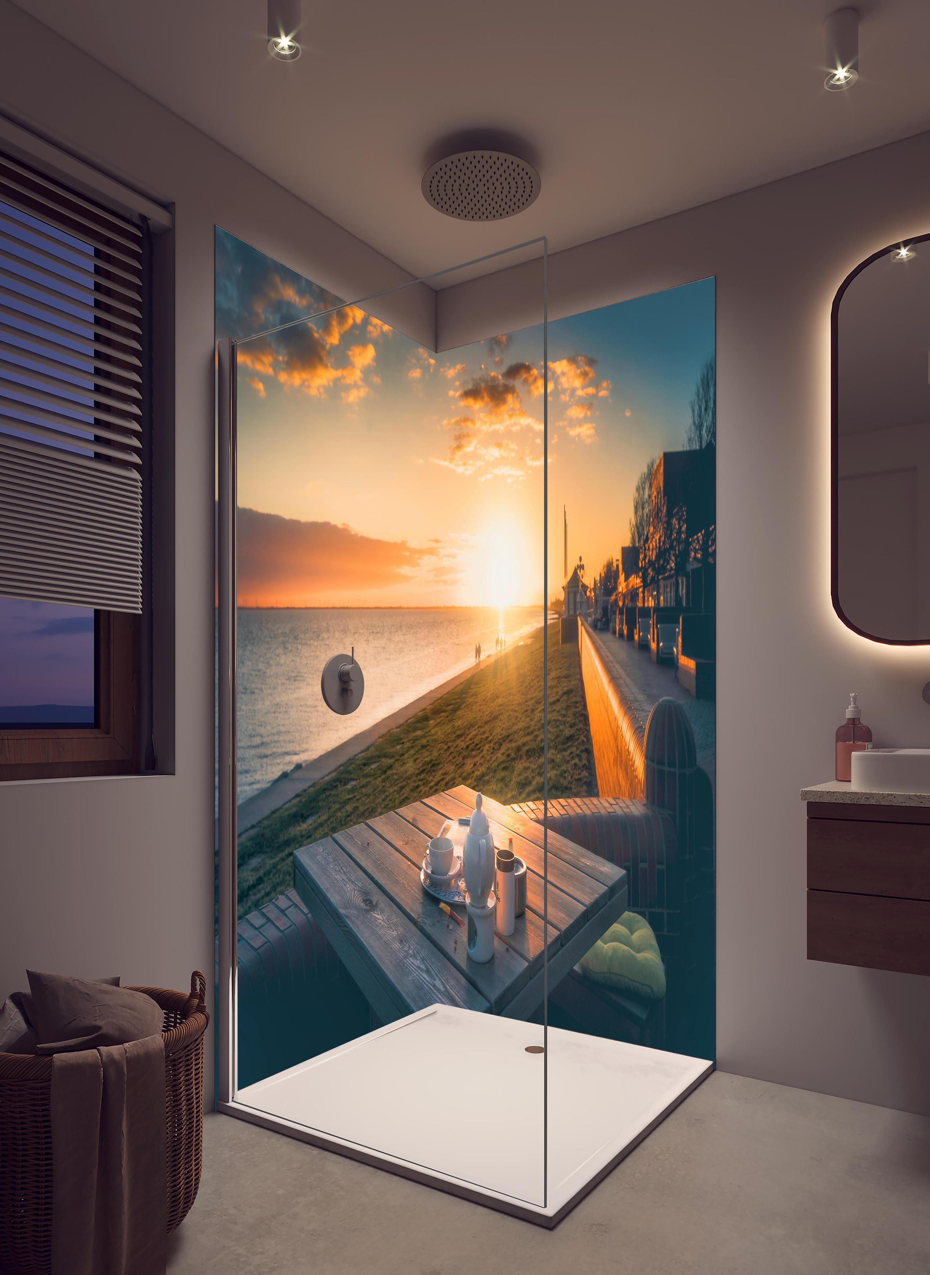 Duschrückwand - Cafe am sonnigen Südstrand - Wilhelmshaven in hellem Badezimmer mit Regenduschkopf - zweiteilige Eck-Duschrückwand