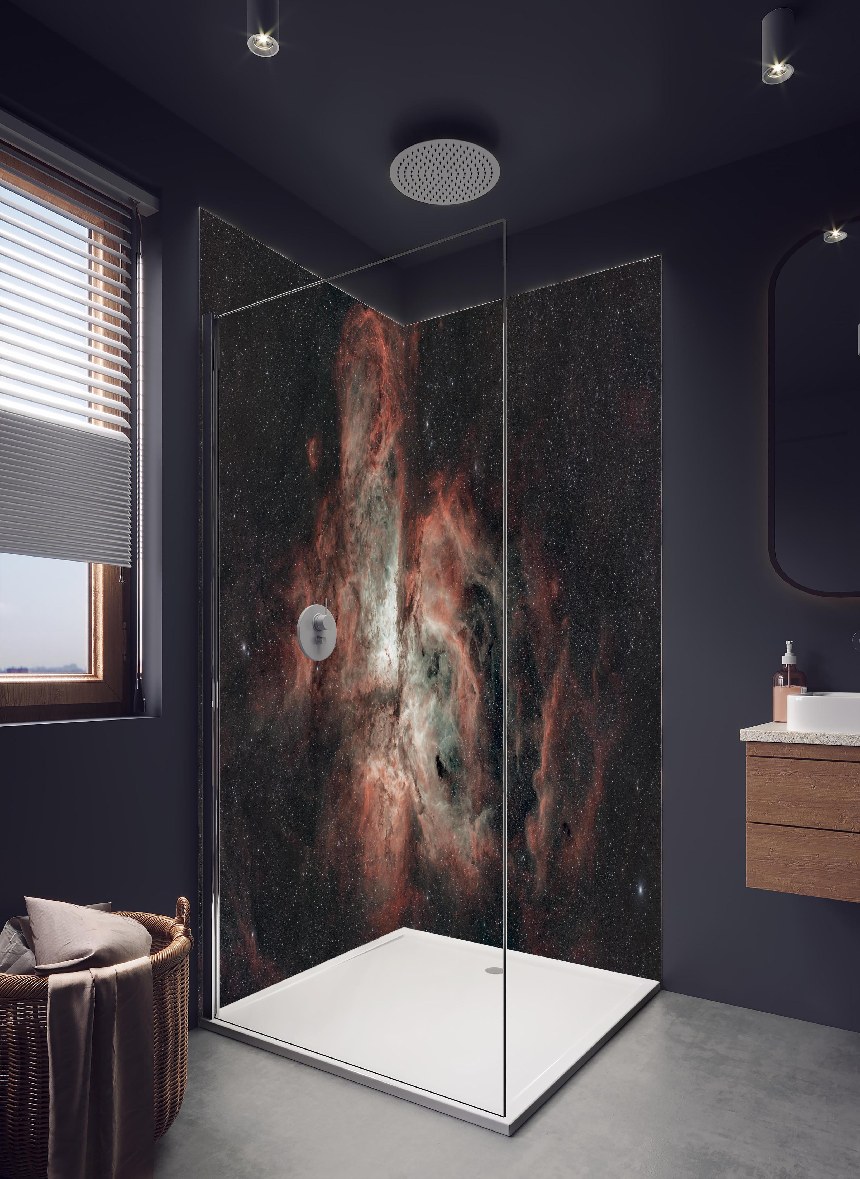 Duschrückwand - Carinanebel - Sternenbild in hellem Badezimmer mit Regenduschkopf - zweiteilige Eck-Duschrückwand