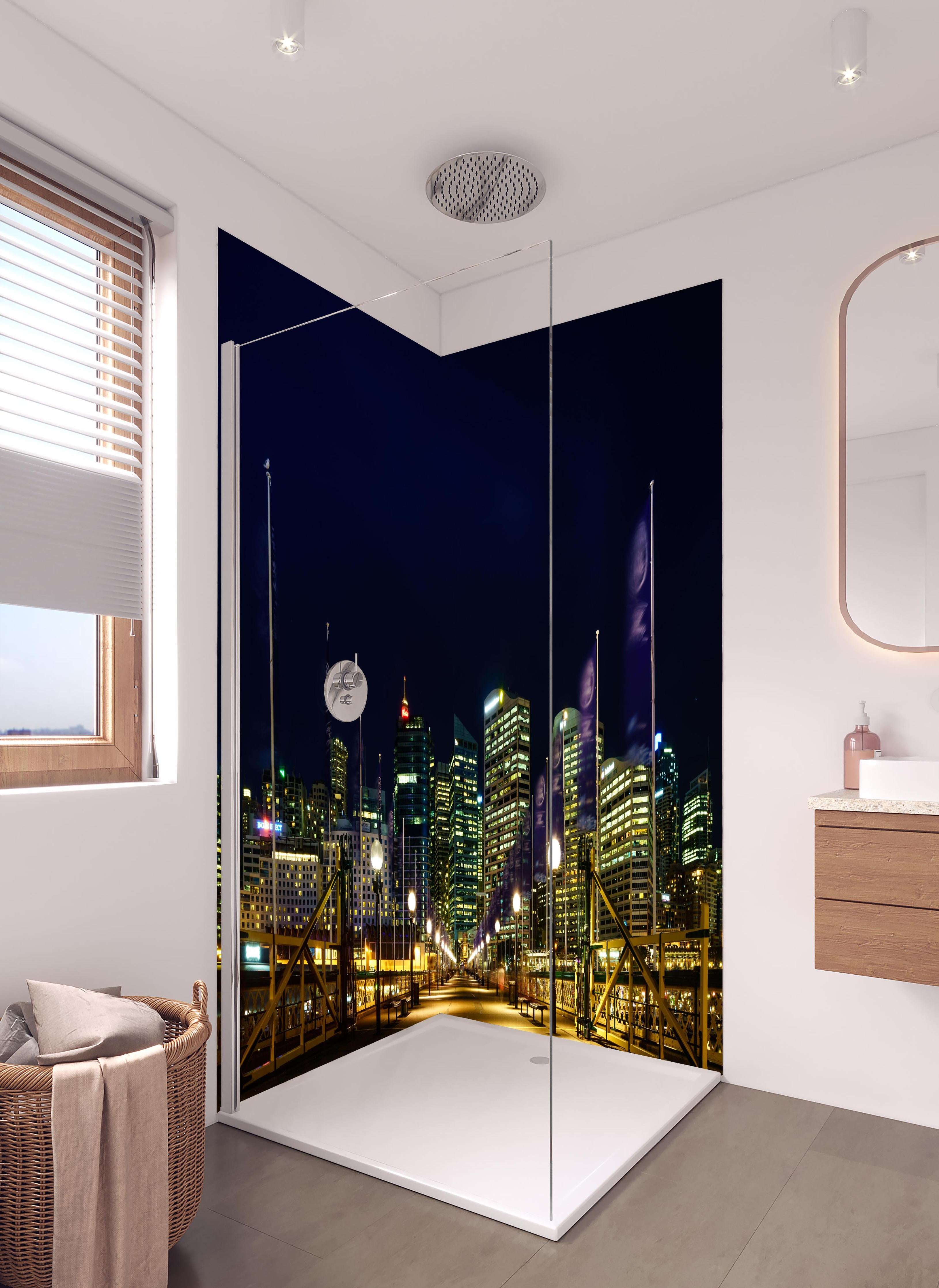 Duschrückwand - Darling Harbour bei Nacht in hellem Badezimmer mit Regenduschkopf - zweiteilige Eck-Duschrückwand