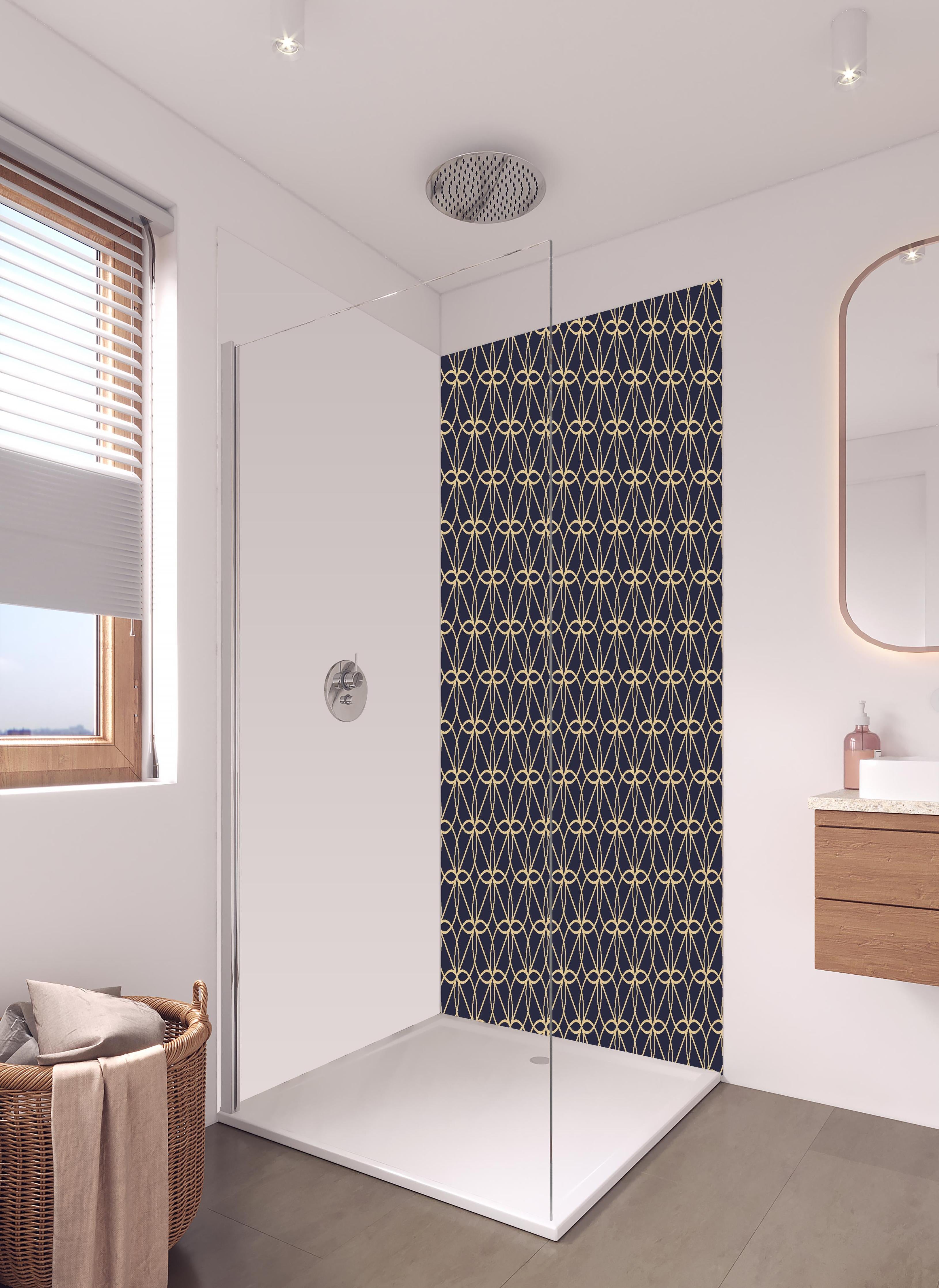 Duschrückwand - Dekoratives Blaues Geometrie-Muster in hellem Badezimmer mit Regenduschkopf - zweiteilige Eck-Duschrückwand