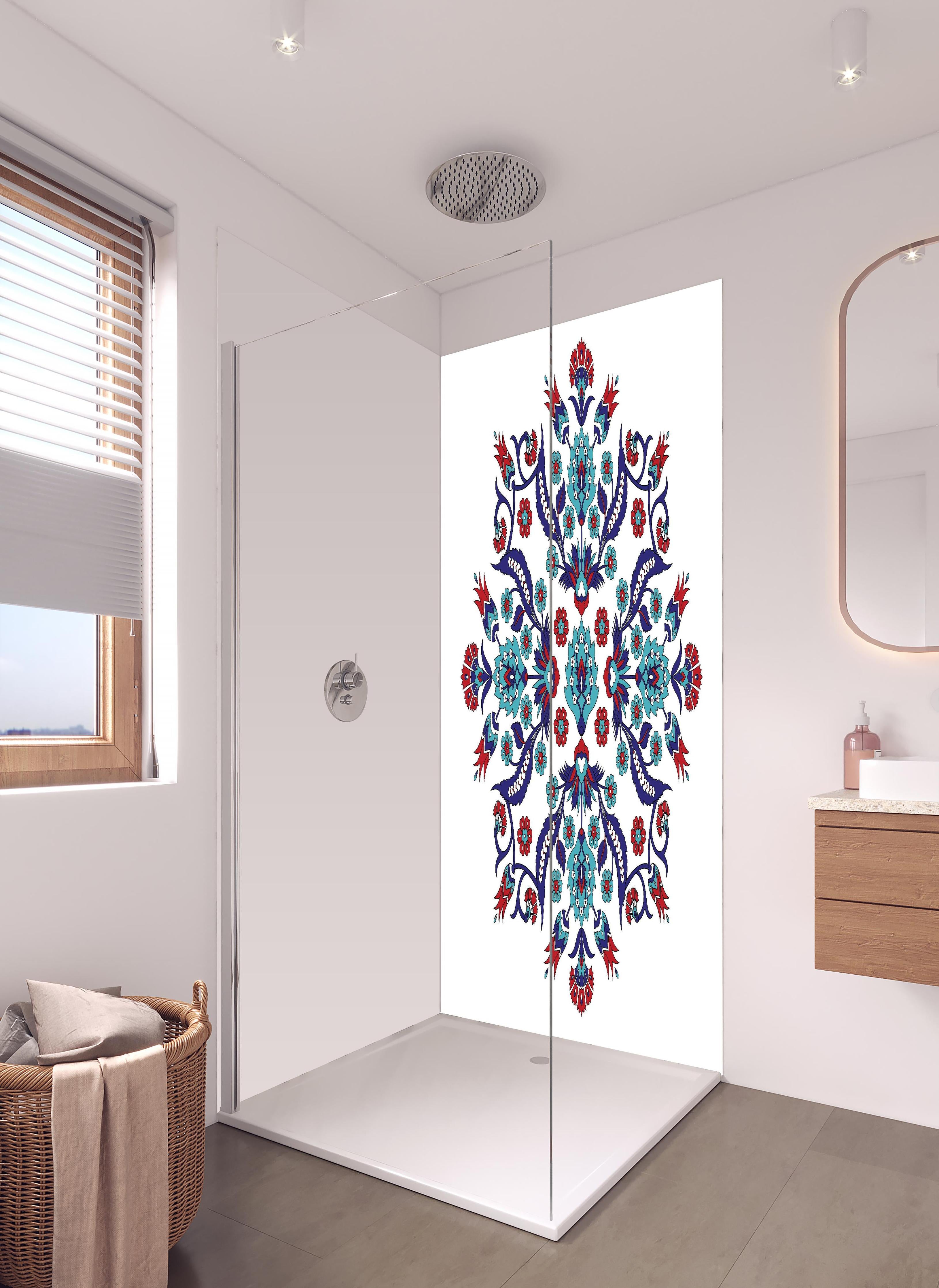 Duschrückwand - Dekoratives Mandala in Blau und Rot in hellem Badezimmer mit Regenduschkopf - zweiteilige Eck-Duschrückwand