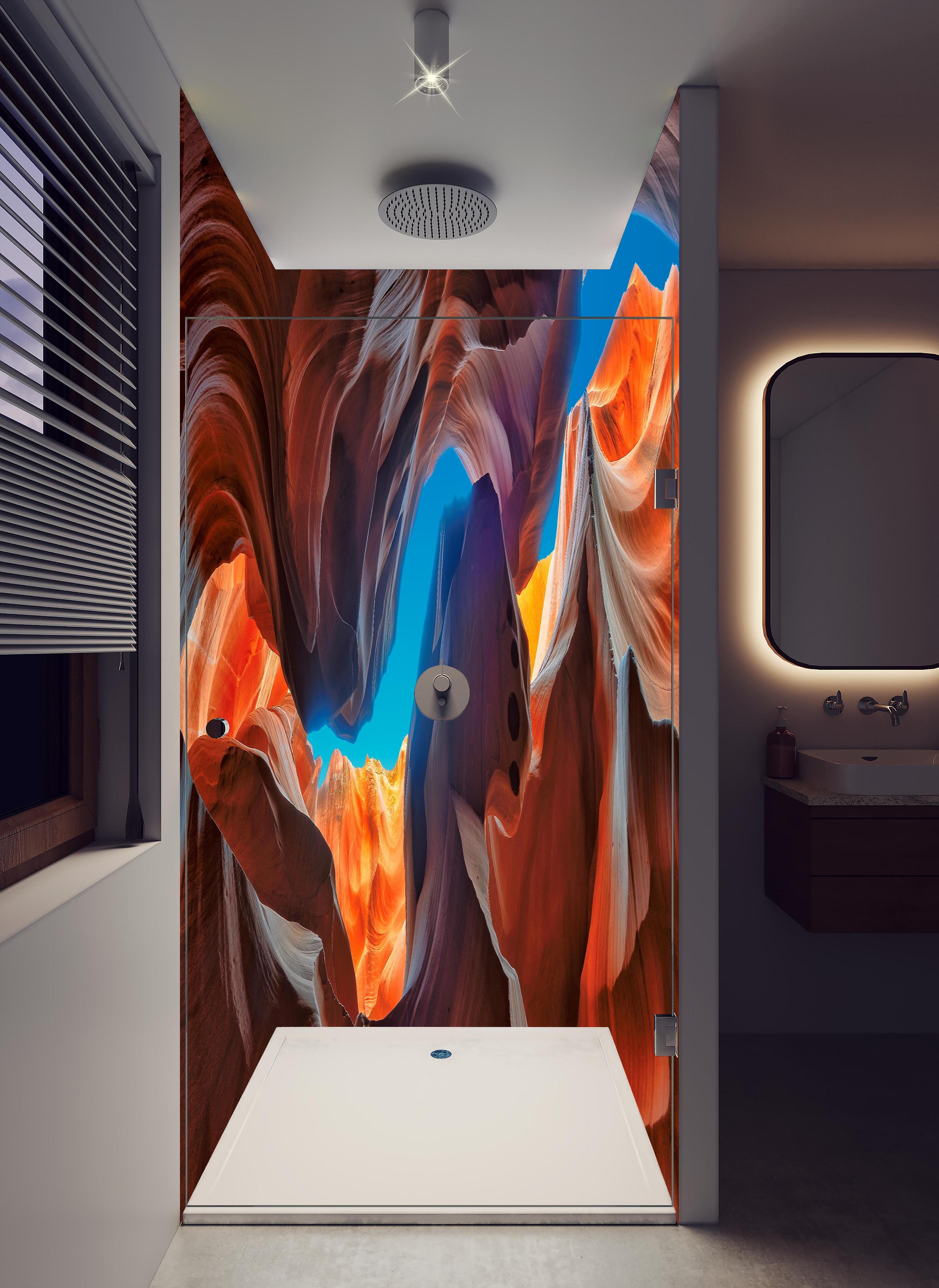 Duschrückwand - Der magische Antelope Canyon in hellem Badezimmer mit Regenduschkopf - zweiteilige Eck-Duschrückwand