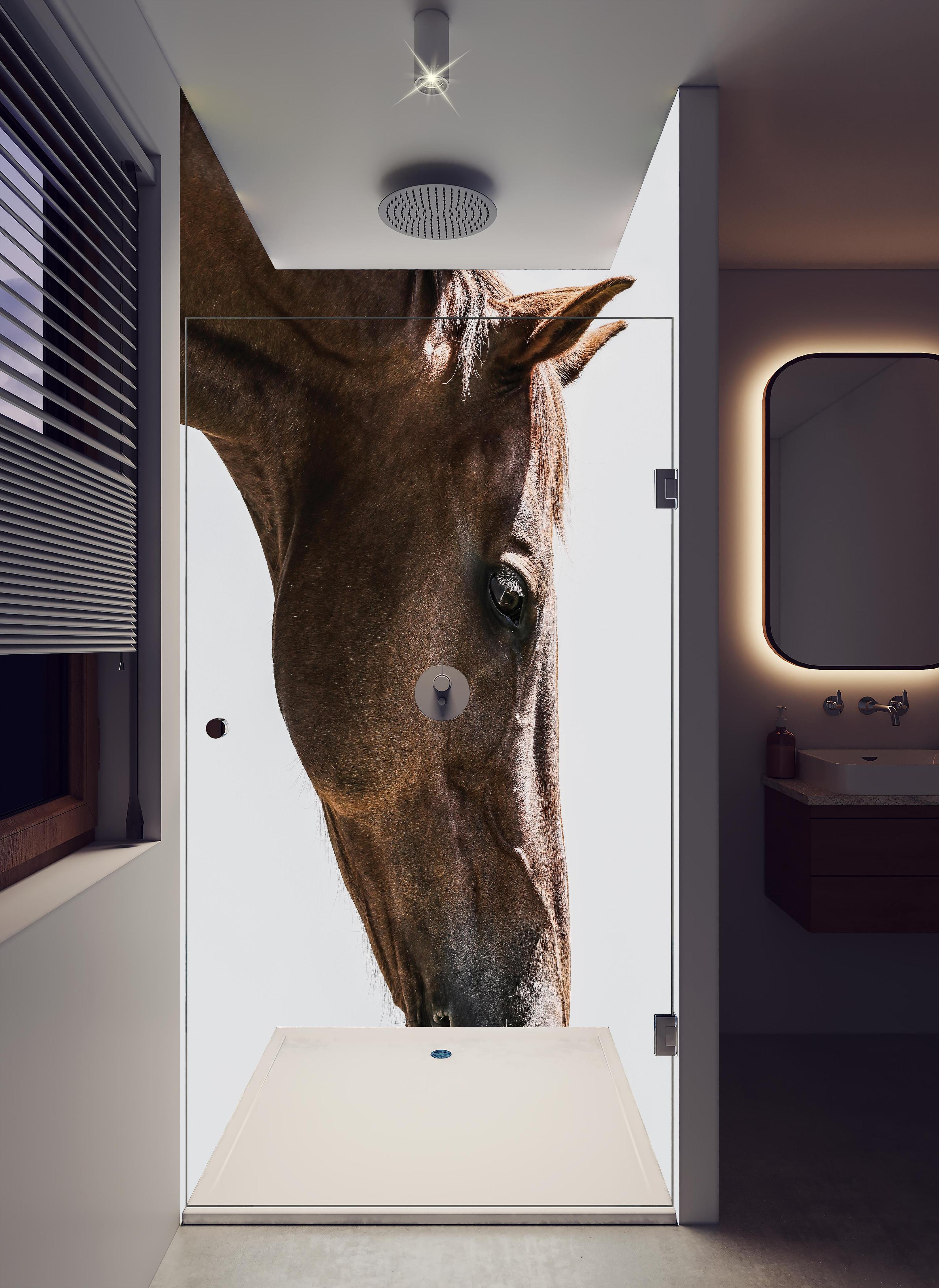 Duschrückwand - Detailreiches Pferdeauge, Makro, Hellbraun in hellem Badezimmer mit Regenduschkopf - zweiteilige Eck-Duschrückwand
