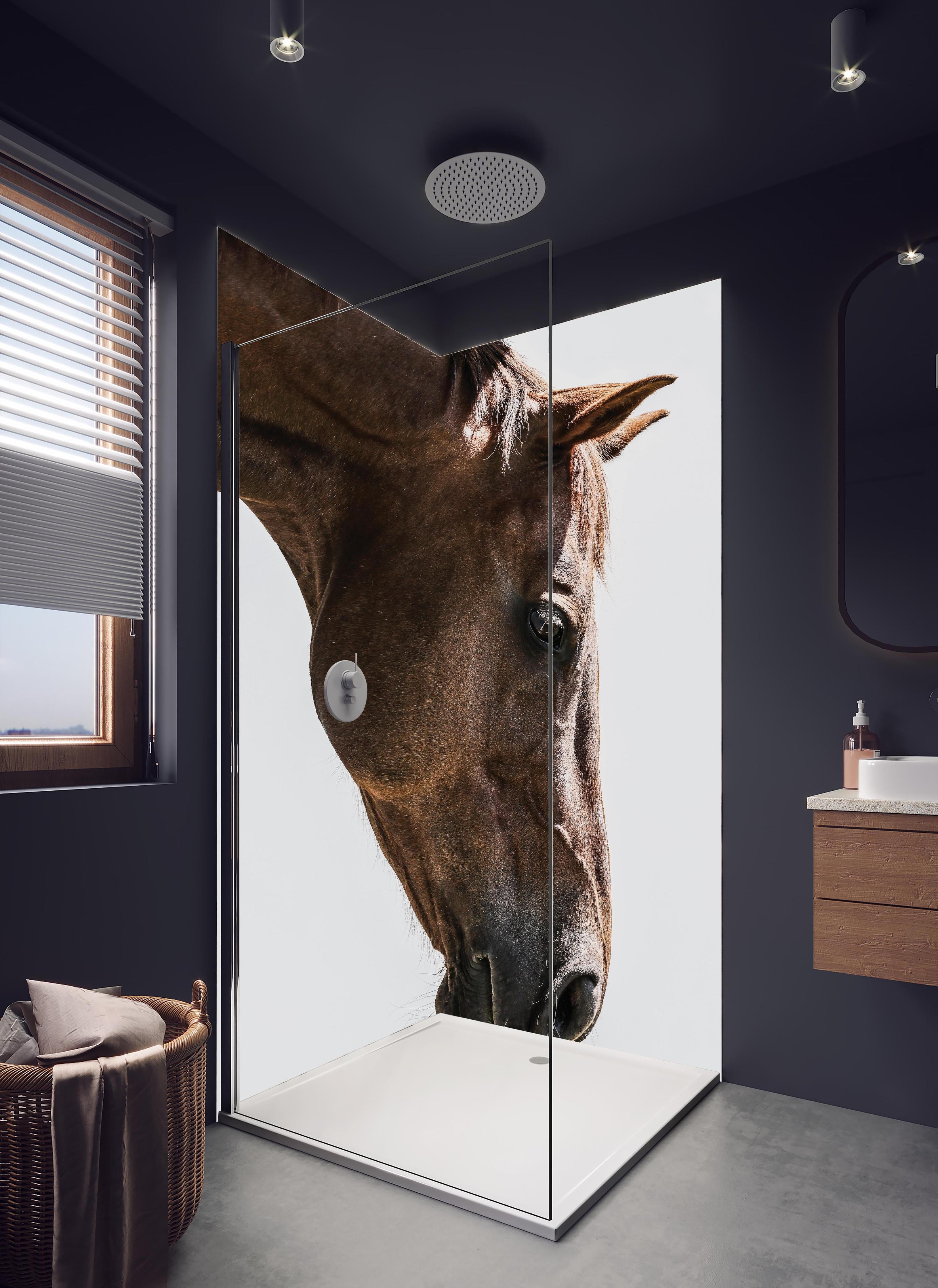 Duschrückwand - Detailreiches Pferdeauge, Makro, Hellbraun in hellem Badezimmer mit Regenduschkopf - zweiteilige Eck-Duschrückwand