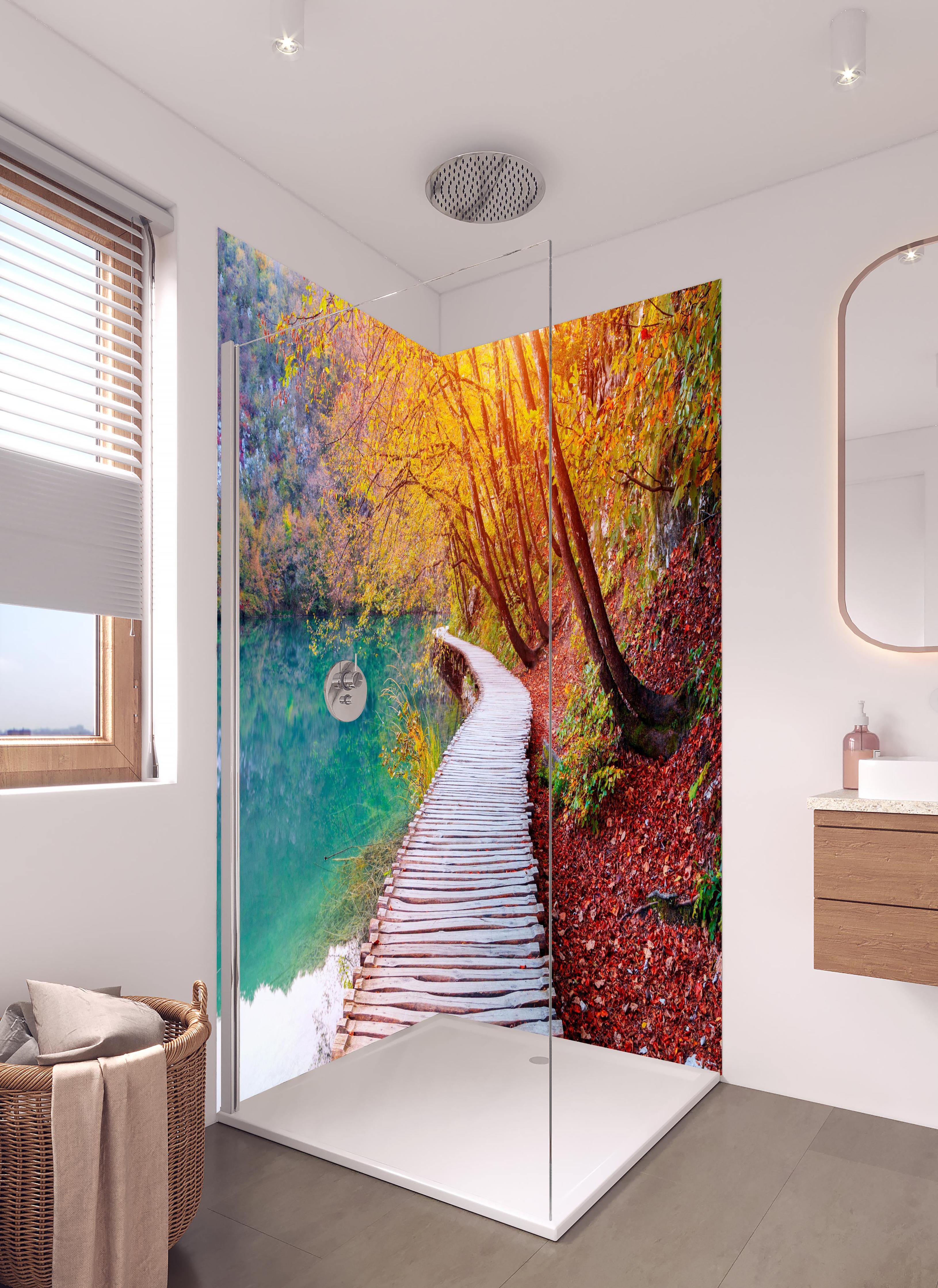 Duschrückwand - Die berühmten Plitvicer Seen im Herbst in hellem Badezimmer mit Regenduschkopf - zweiteilige Eck-Duschrückwand