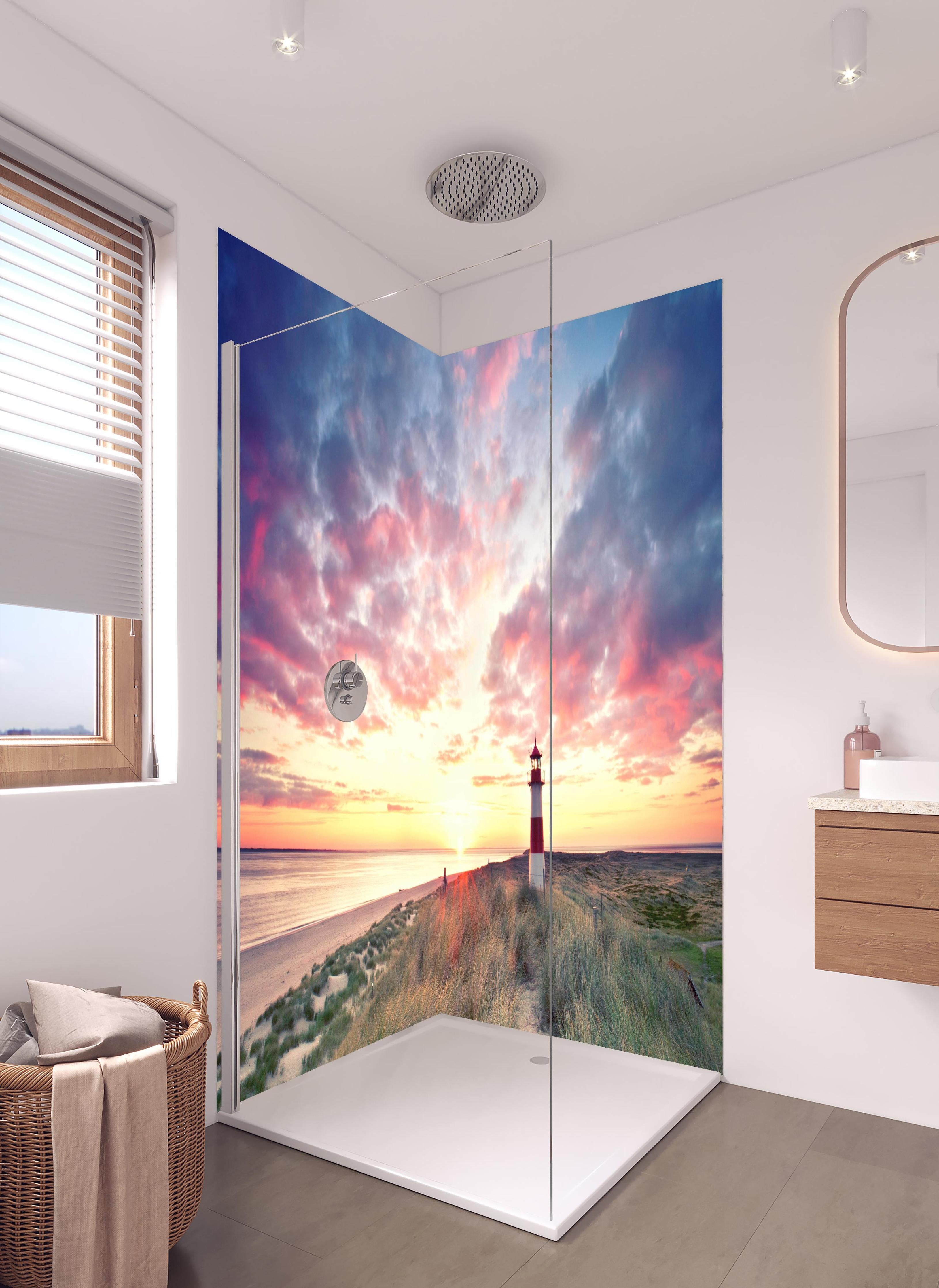 Duschrückwand - Dünen am Leuchtturm - Sylt in hellem Badezimmer mit Regenduschkopf - zweiteilige Eck-Duschrückwand
