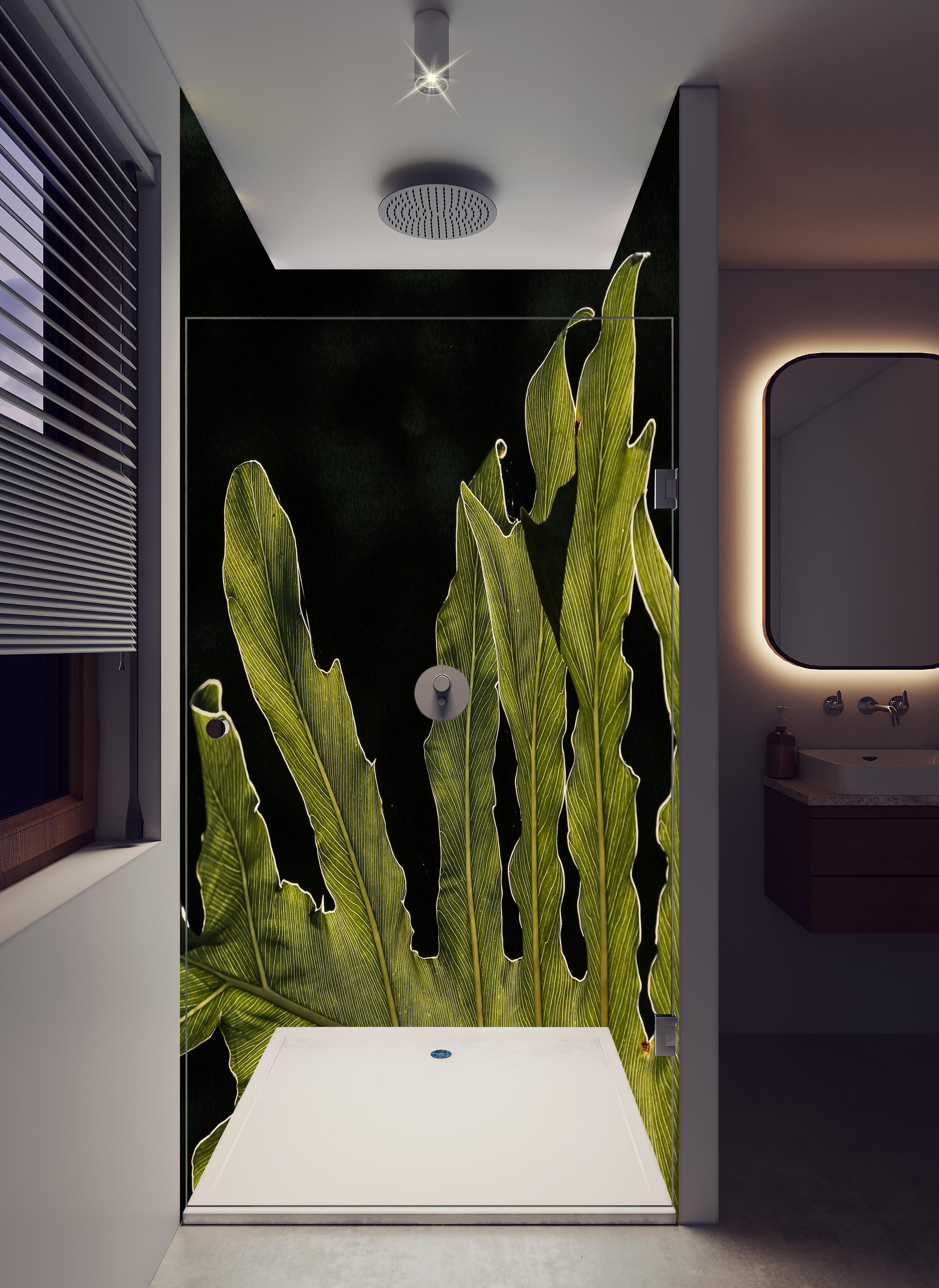Duschrückwand - Dunkelgrün Beleuchtetes Blatt, Schwarzer Hintergrund in hellem Badezimmer mit Regenduschkopf - zweiteilige Eck-Duschrückwand