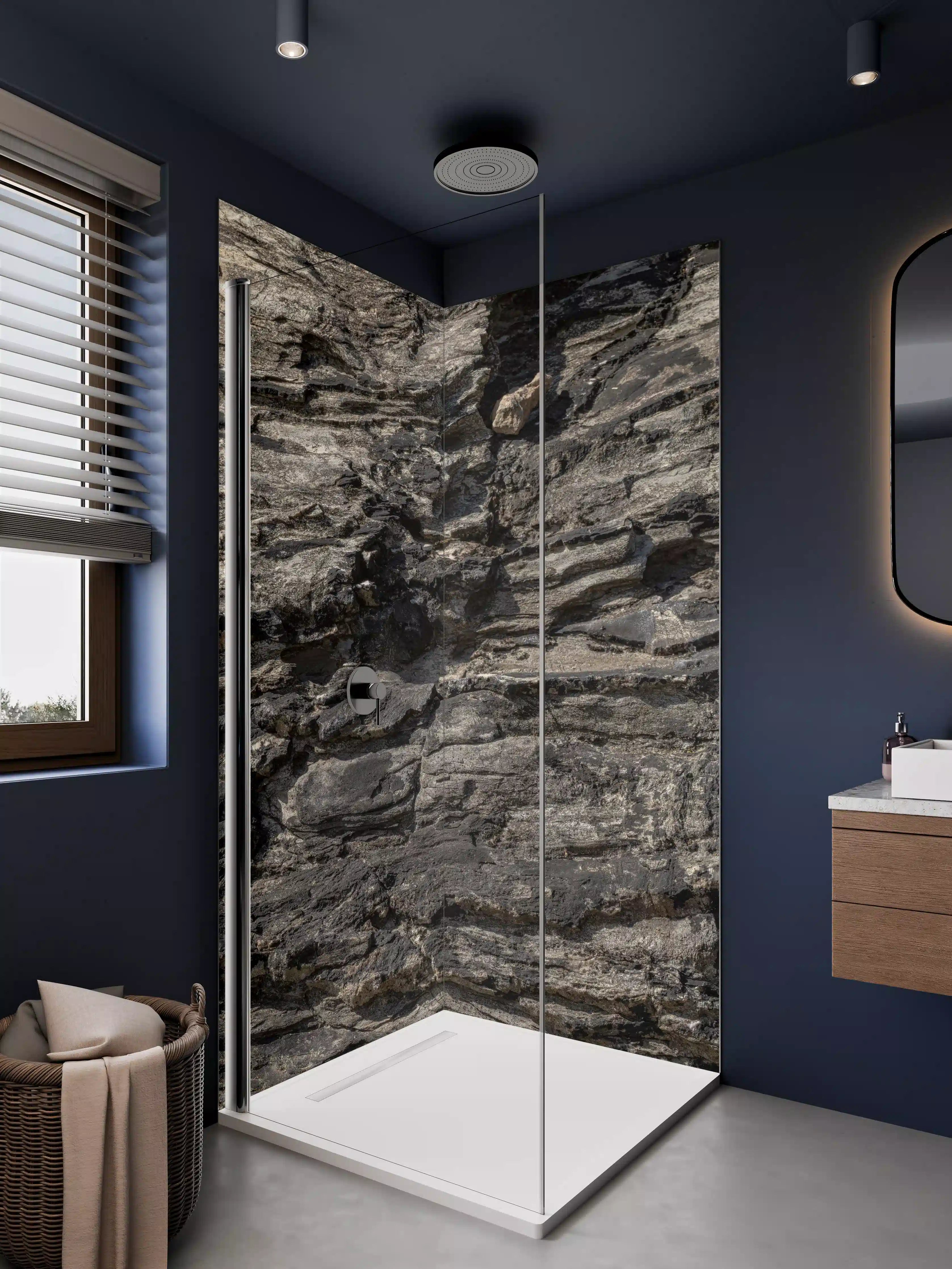 Duschrückwand - Dunkler Naturstein mit rauer Textur