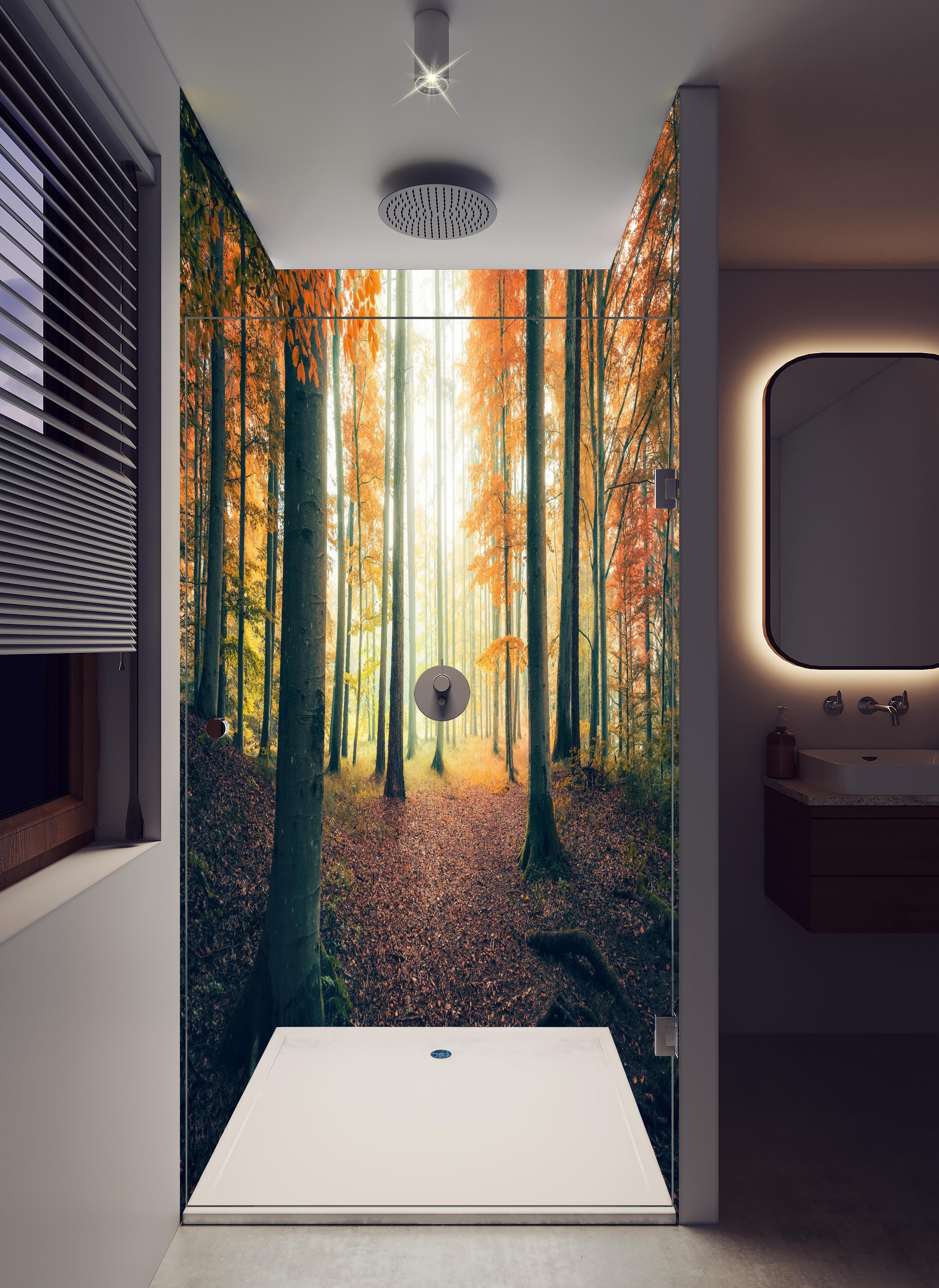Duschrückwand - Dunkler Wald im Herbst in hellem Badezimmer mit Regenduschkopf - zweiteilige Eck-Duschrückwand