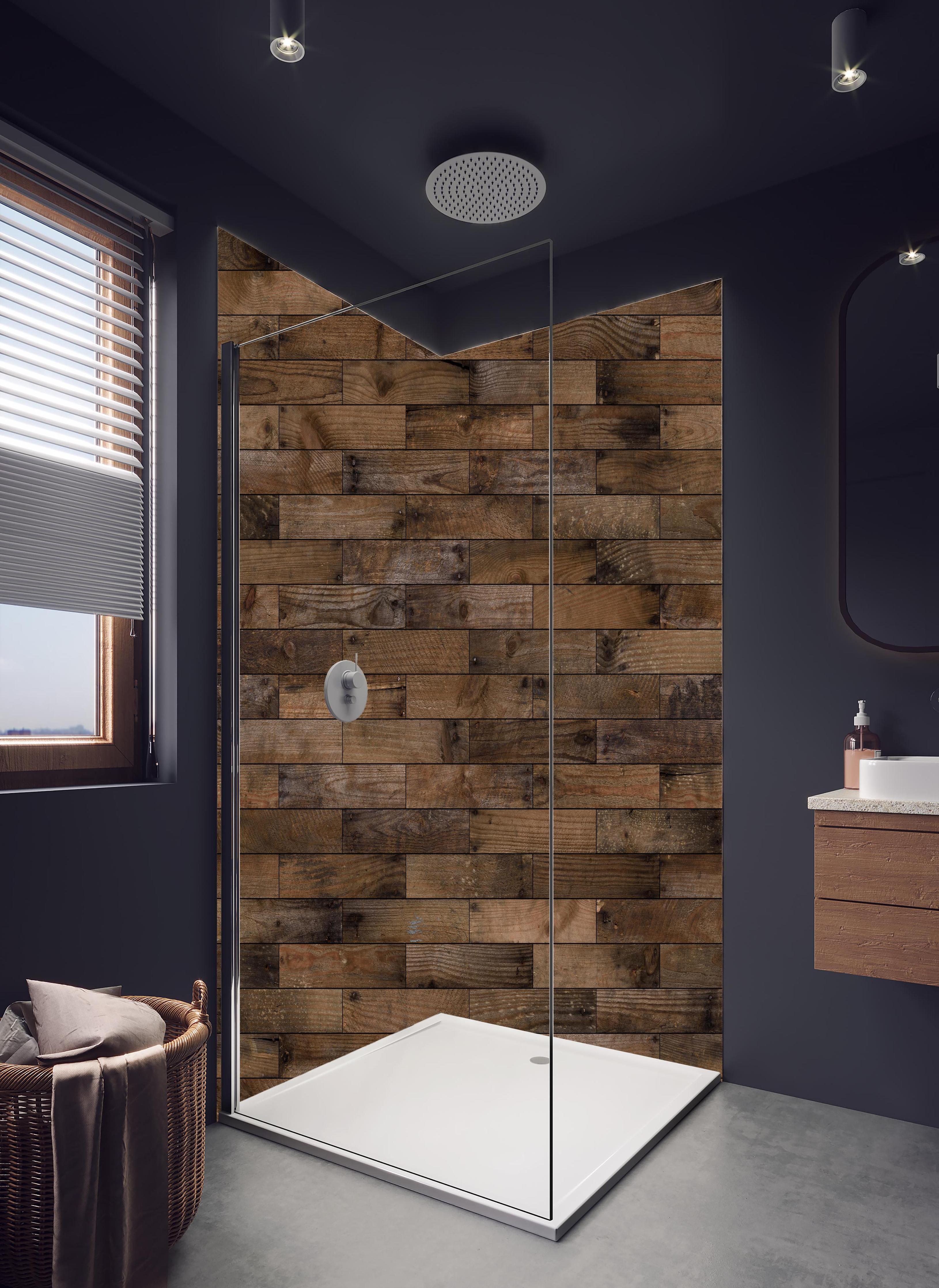 Duschrückwand - Dunkles Holzmuster in hellem Badezimmer mit Regenduschkopf - zweiteilige Eck-Duschrückwand