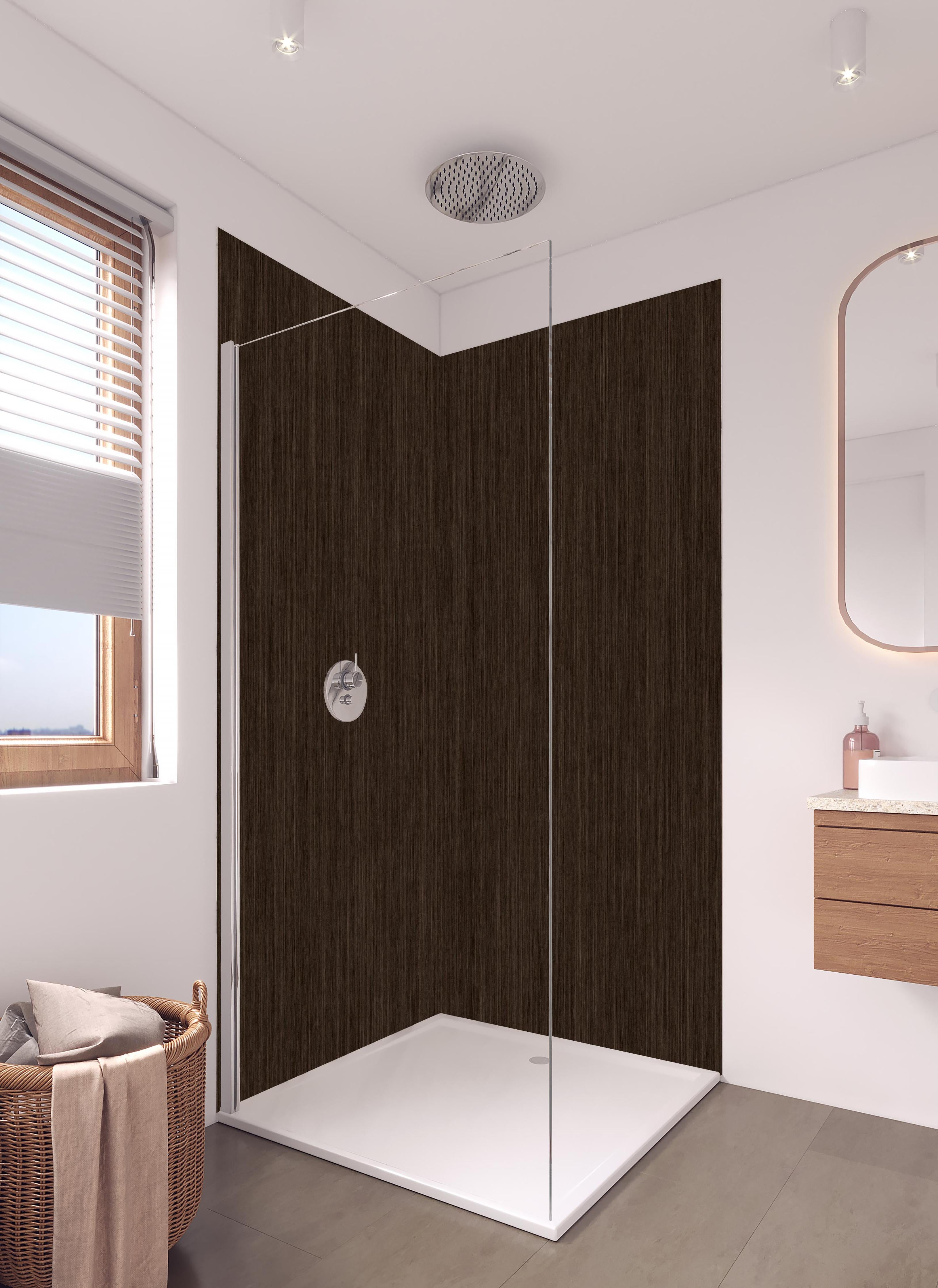 Duschrückwand - Dunkles strukturiertes Holz in hellem Badezimmer mit Regenduschkopf - zweiteilige Eck-Duschrückwand