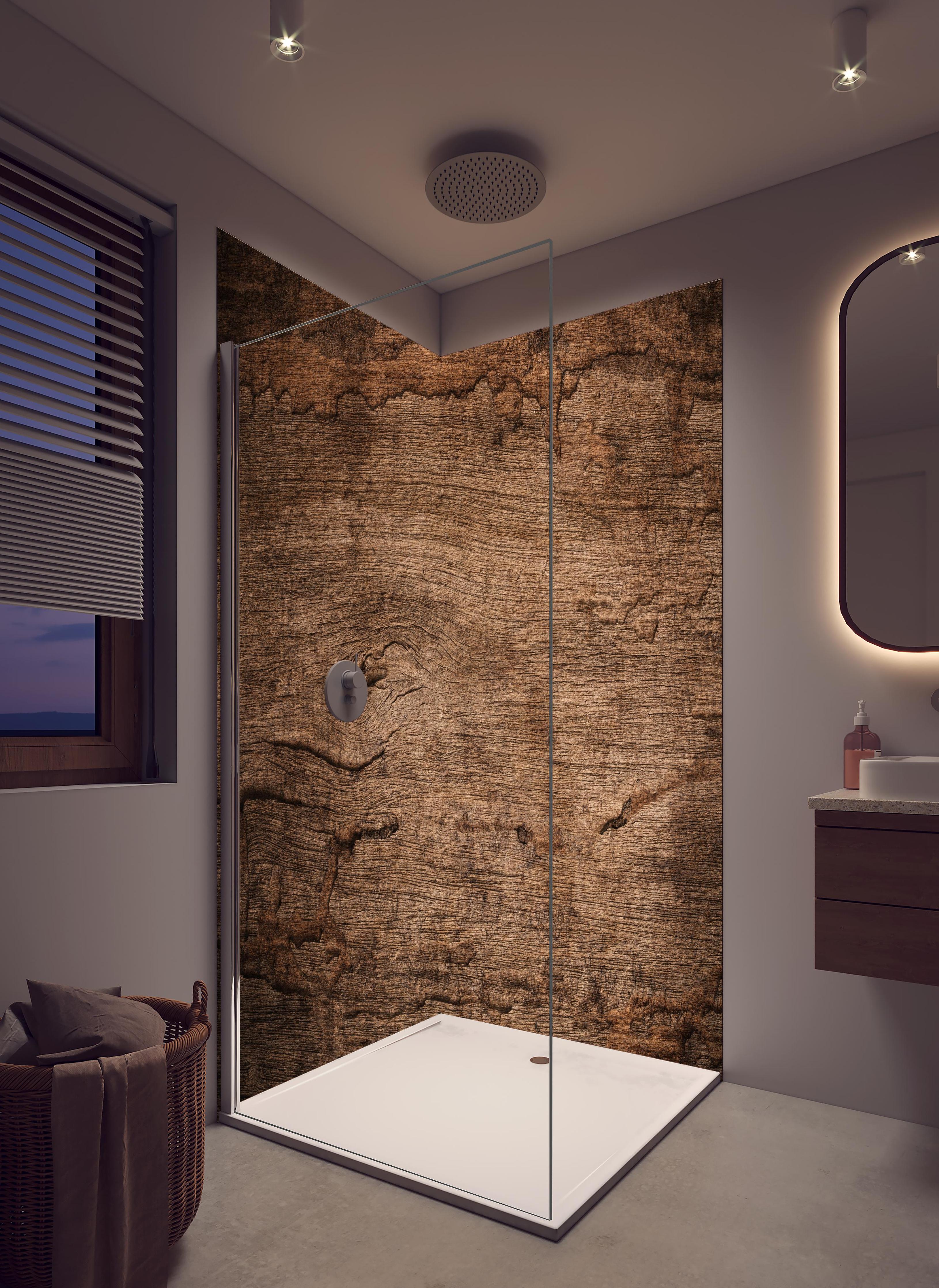 Duschrückwand - Dunkles verfallendes Holz in hellem Badezimmer mit Regenduschkopf - zweiteilige Eck-Duschrückwand