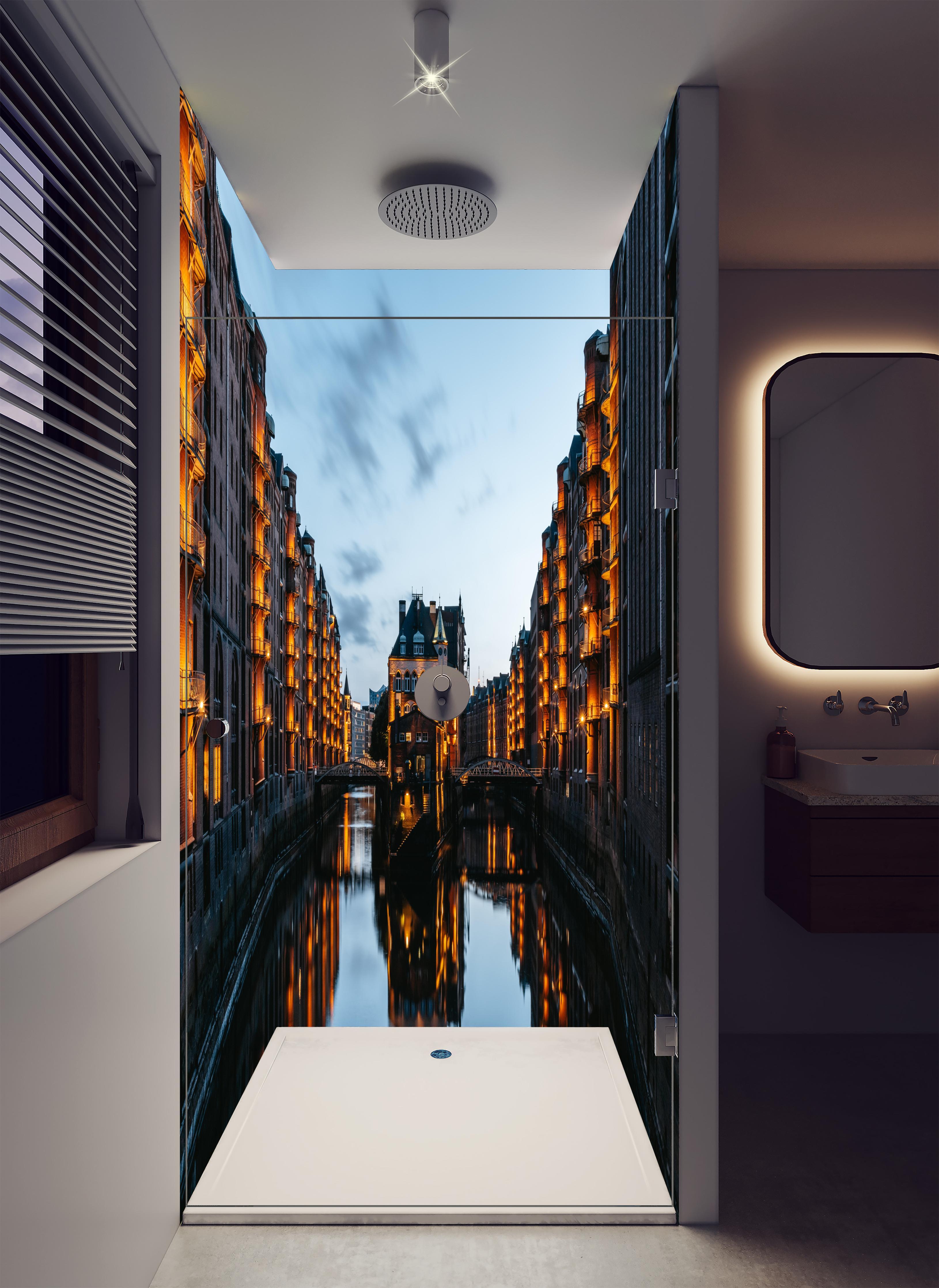 Duschrückwand - Ausblick von der Poggenmühlenbrücke - Hamburg in luxuriöser Dusche mit Regenduschkopf