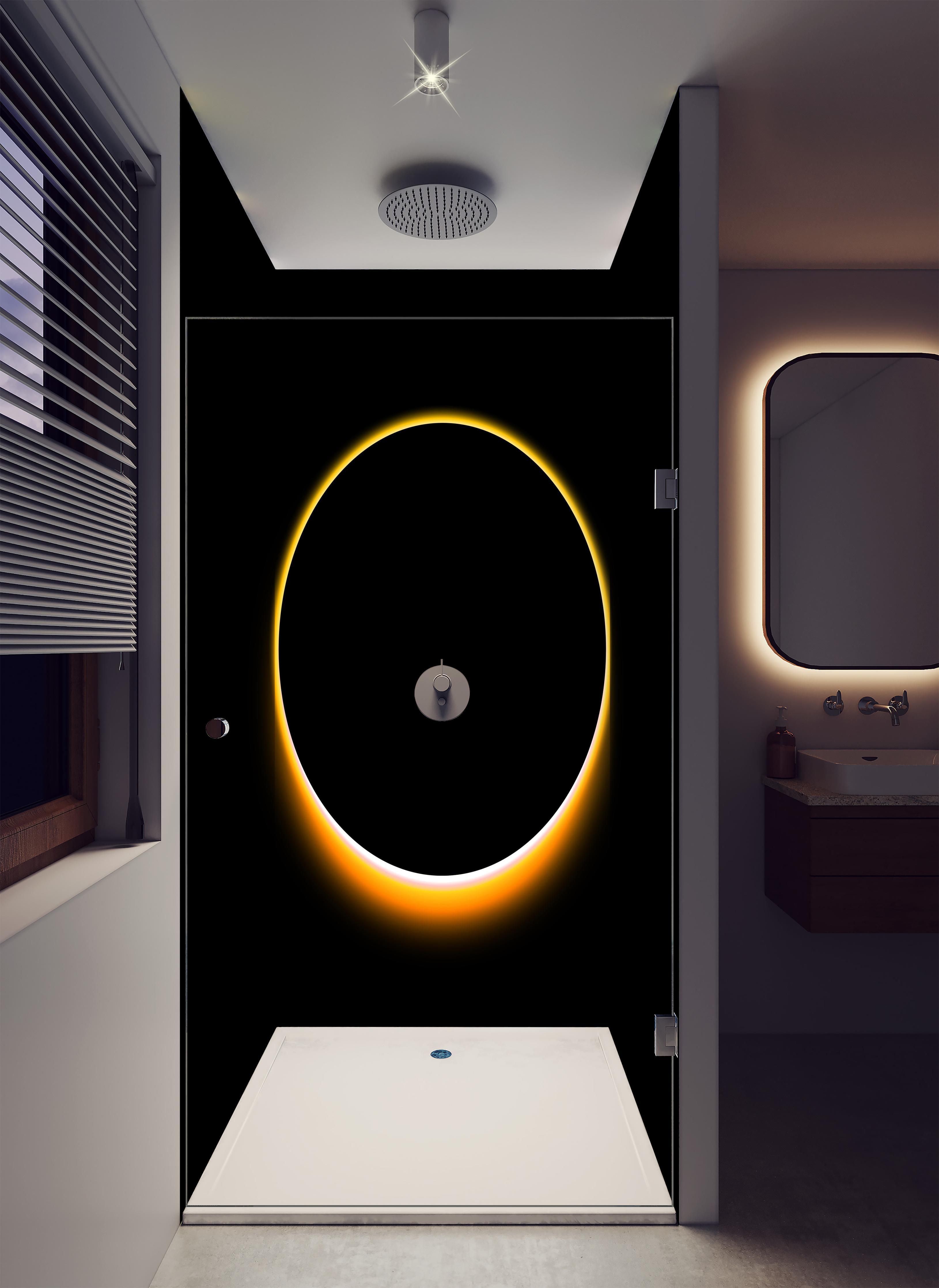 Duschrückwand - Totale Sonnenfinsternis in luxuriöser Dusche mit Regenduschkopf
