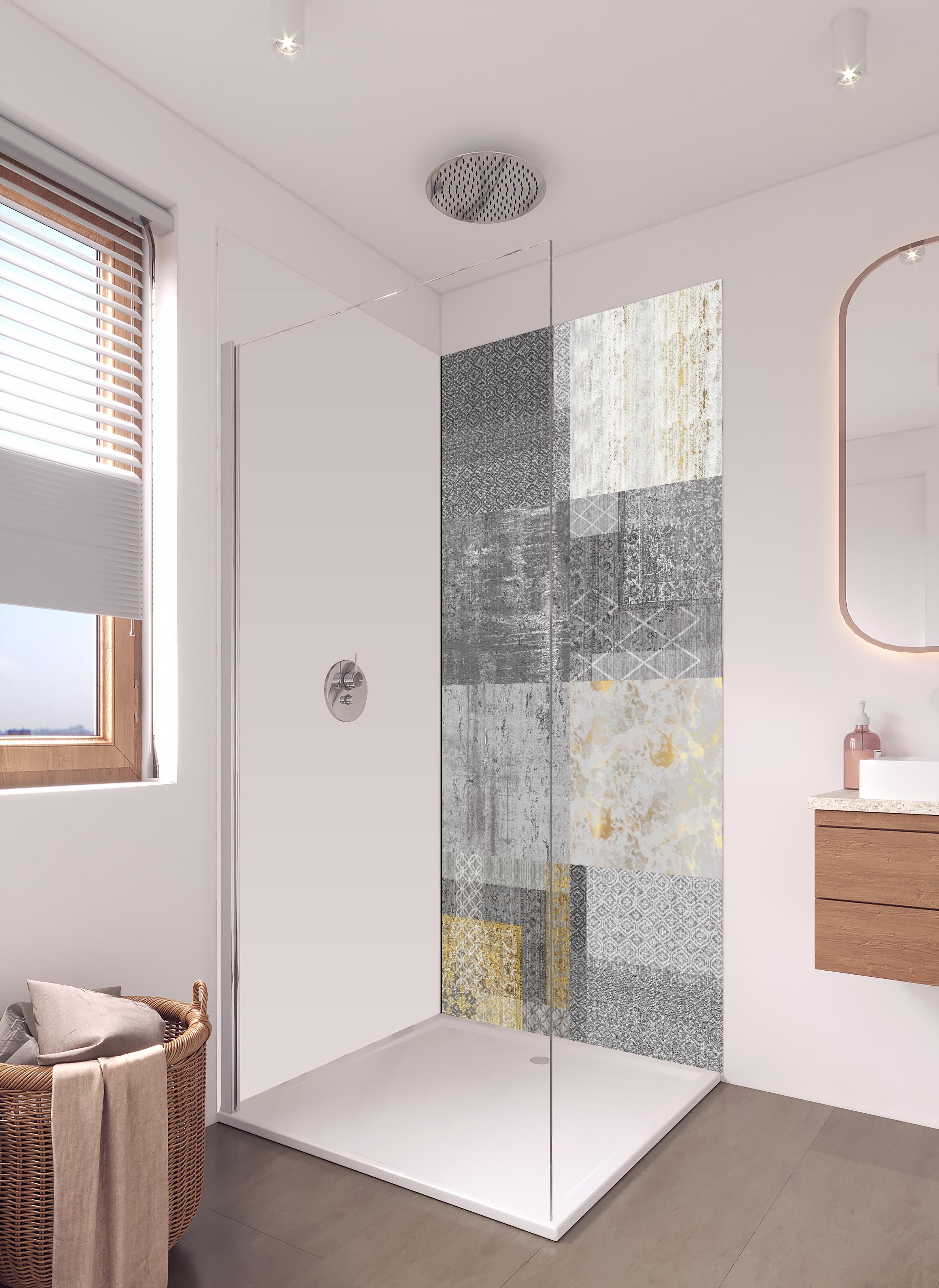 Duschrückwand - gräulich gelbes Patchwork in hellem Badezimmer mit Regenduschkopf - einteilige Duschrückwand