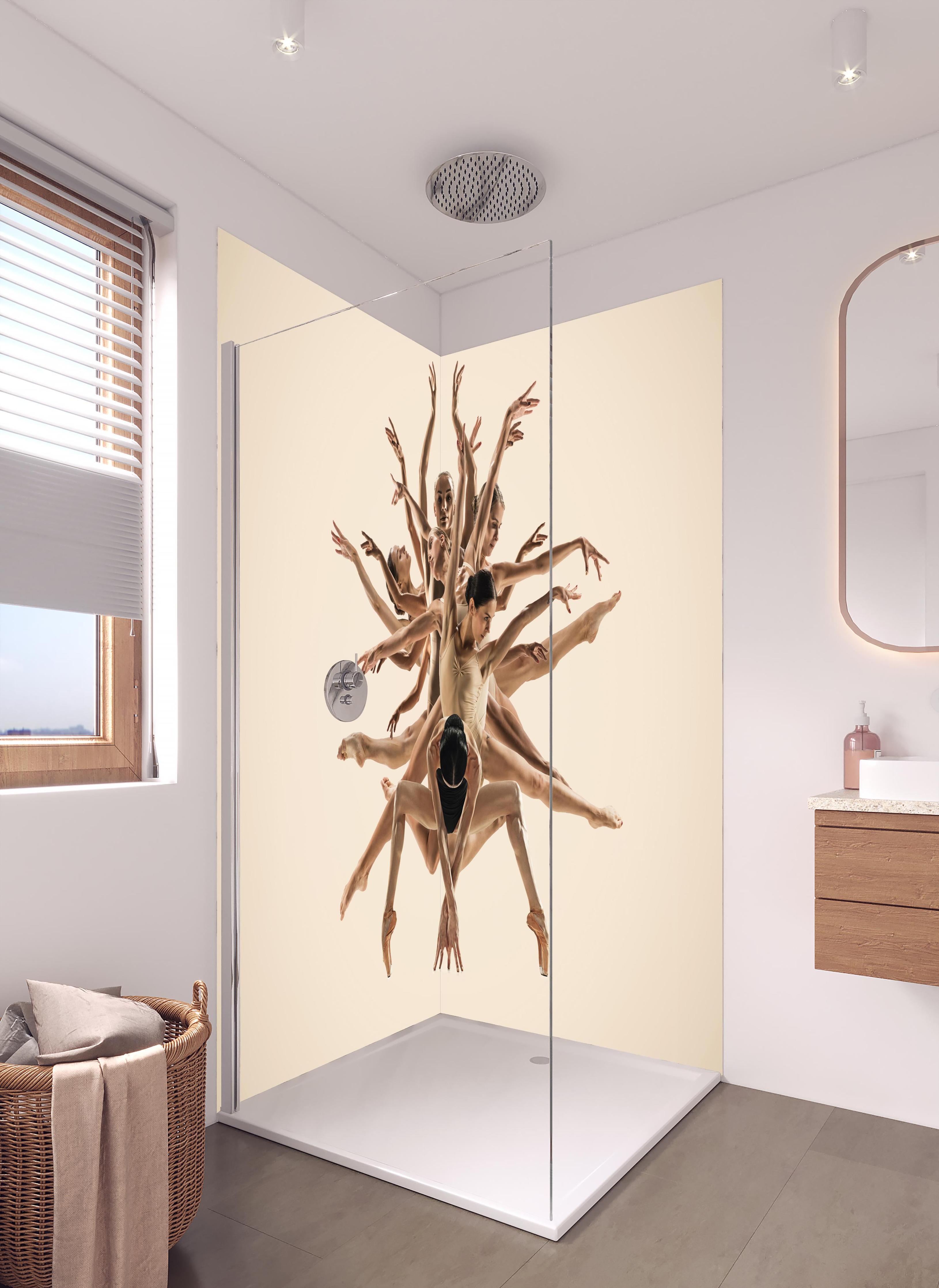Duschrückwand - Ballet Tänzerinnen Zeitgenössische Ballettkunst in hellem Badezimmer mit Regenduschkopf - zweiteilige Eck-Duschrückwand