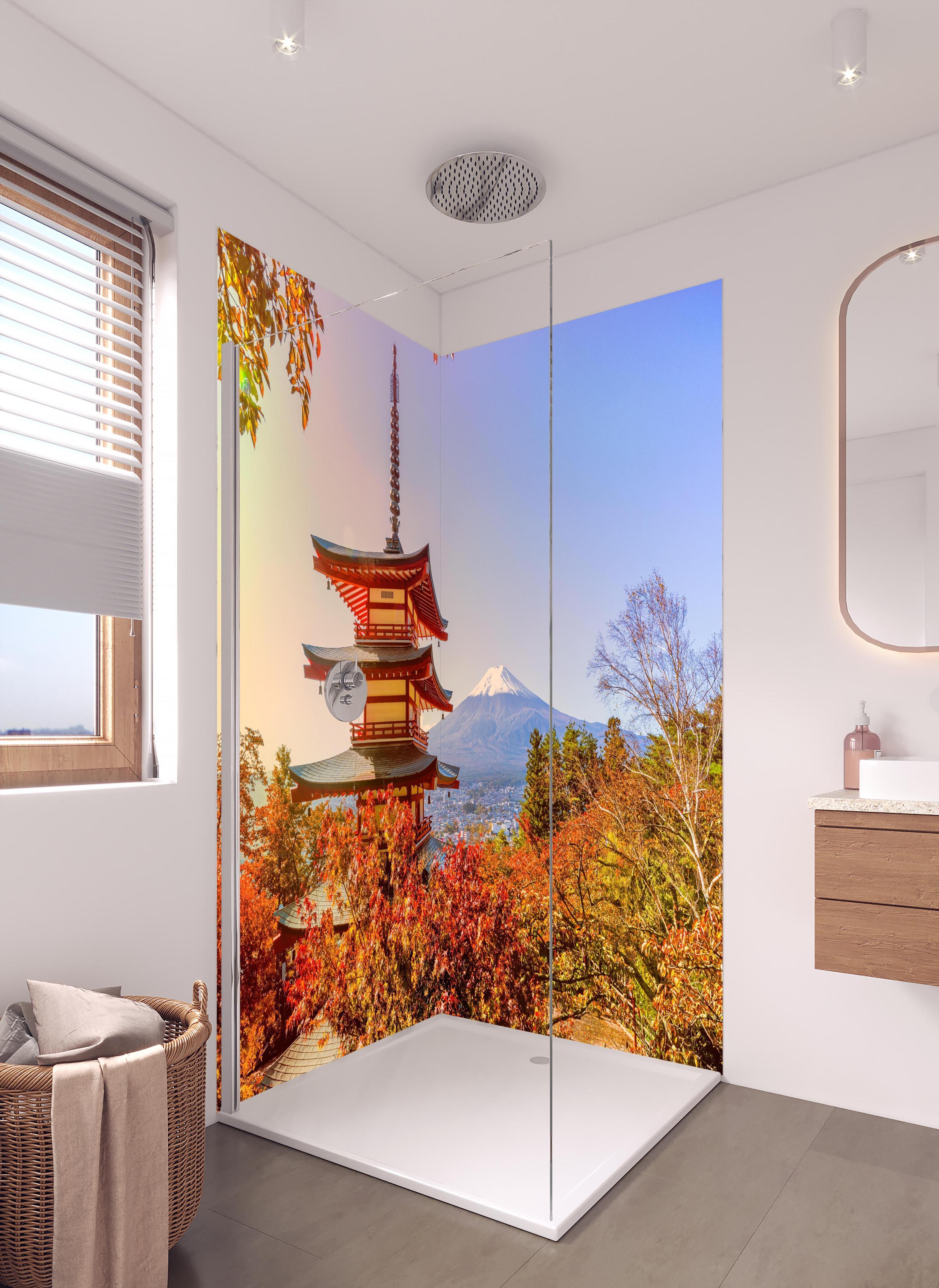 Duschrückwand - Berg Fuji und der traditionelle Chureito-Pagodenschrein in hellem Badezimmer mit Regenduschkopf - zweiteilige Eck-Duschrückwand