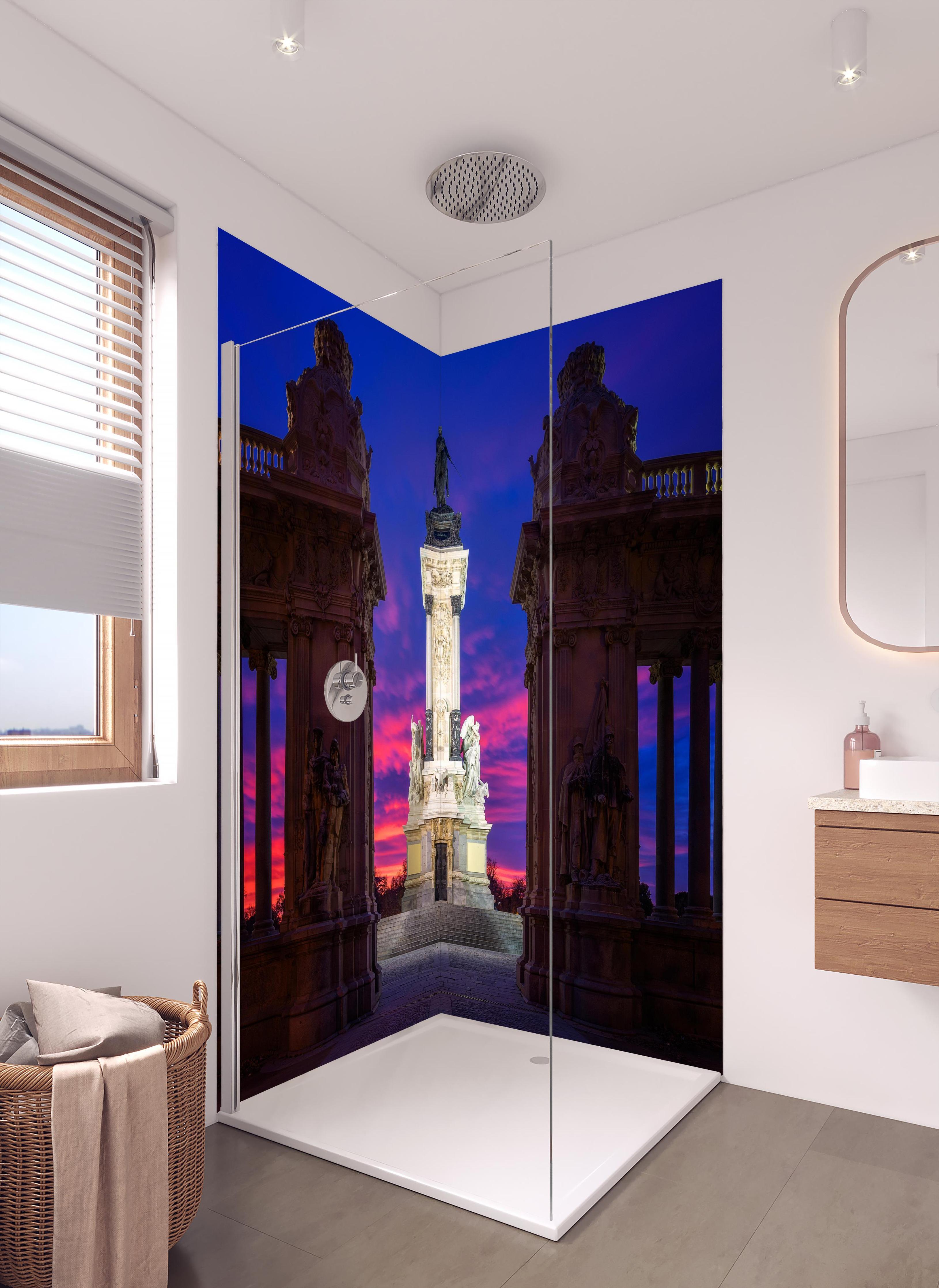 Duschrückwand - Denkmal für Alfonso XII bei rötlichem Himmel in hellem Badezimmer mit Regenduschkopf - zweiteilige Eck-Duschrückwand