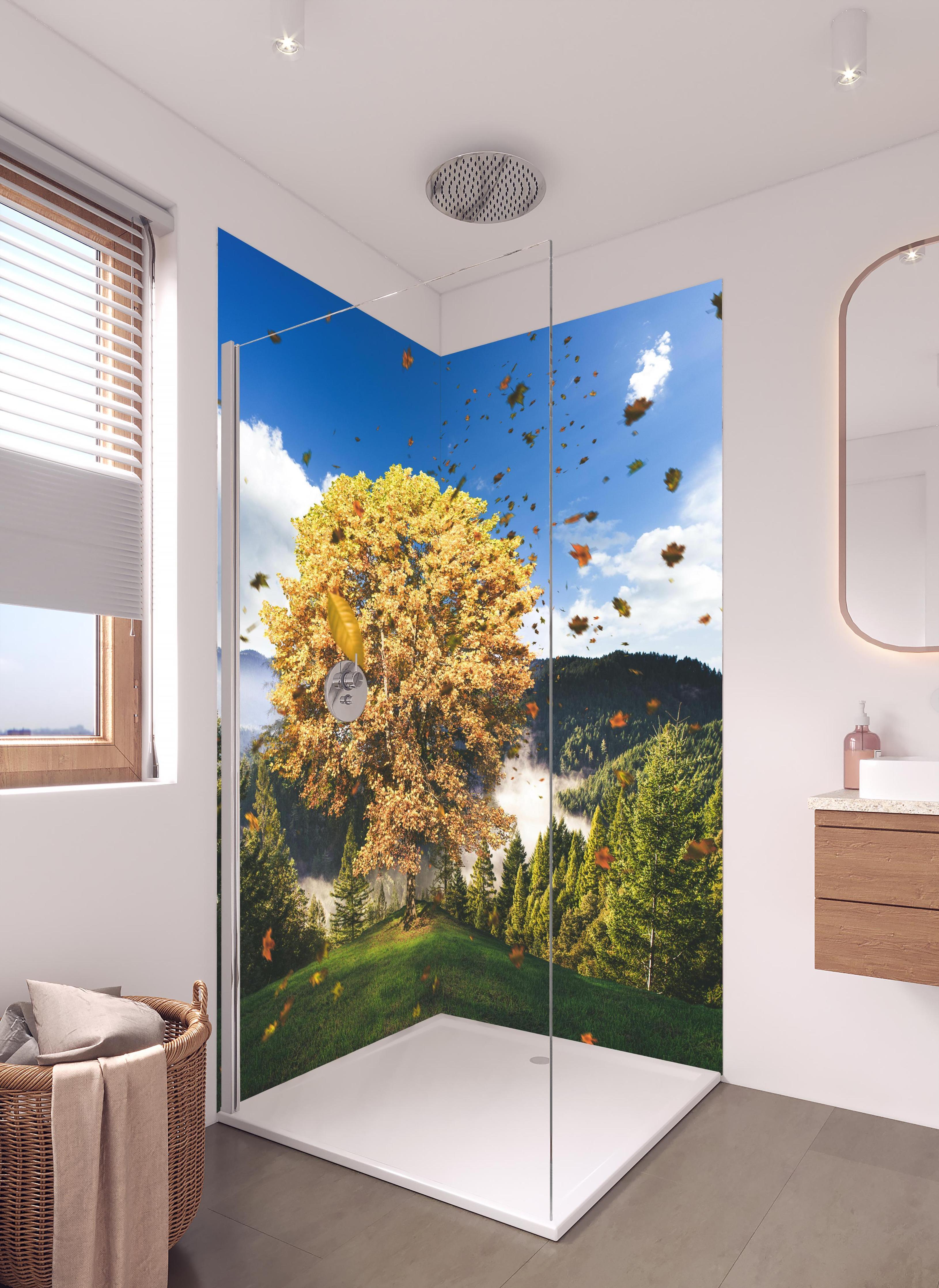Duschrückwand - Einzelner Herbst Baum im Wald bei Wind in hellem Badezimmer mit Regenduschkopf - zweiteilige Eck-Duschrückwand