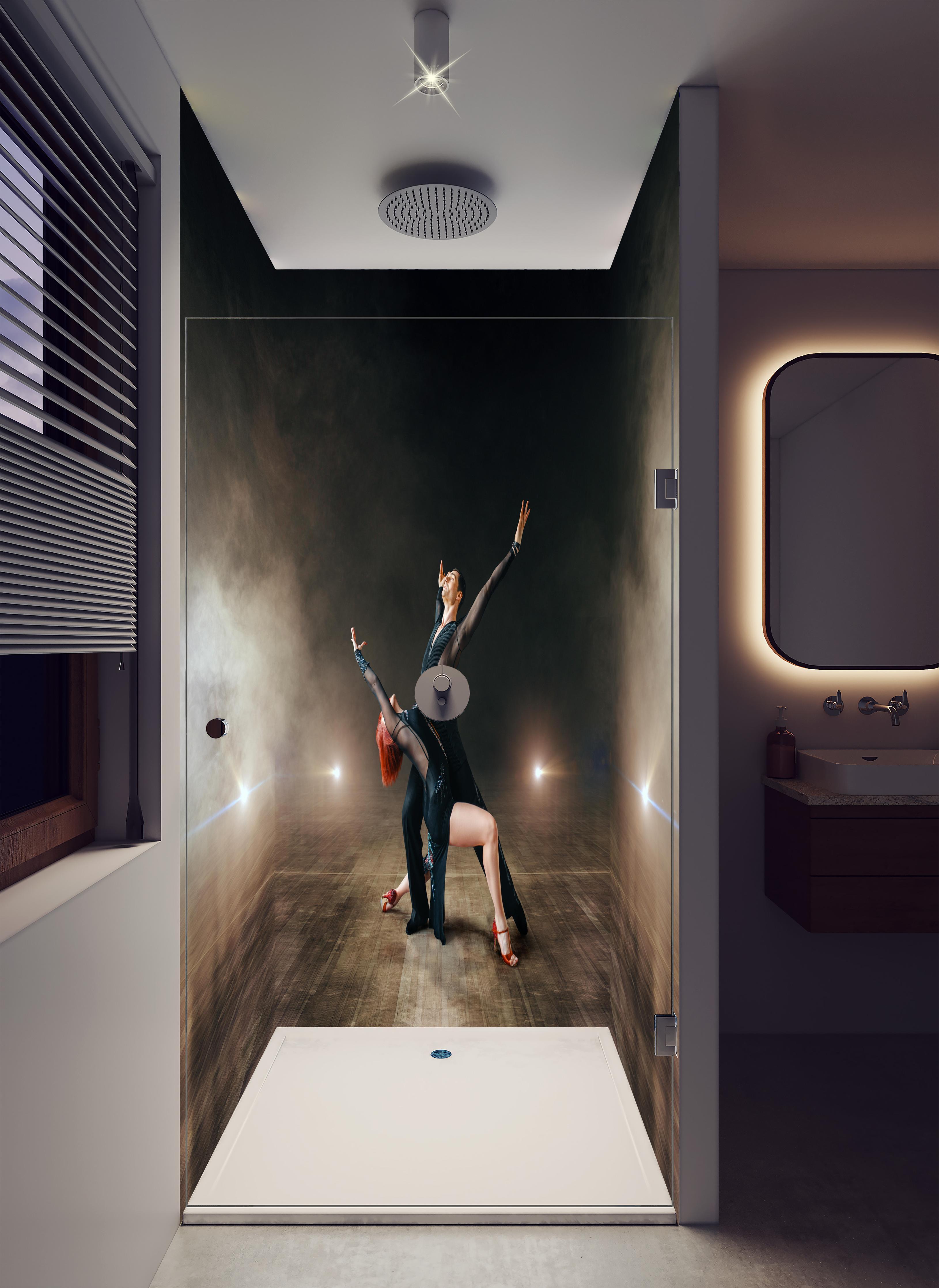 Duschrückwand - Elegantes Tanzpaar - Samba in luxuriöser Dusche mit Regenduschkopf