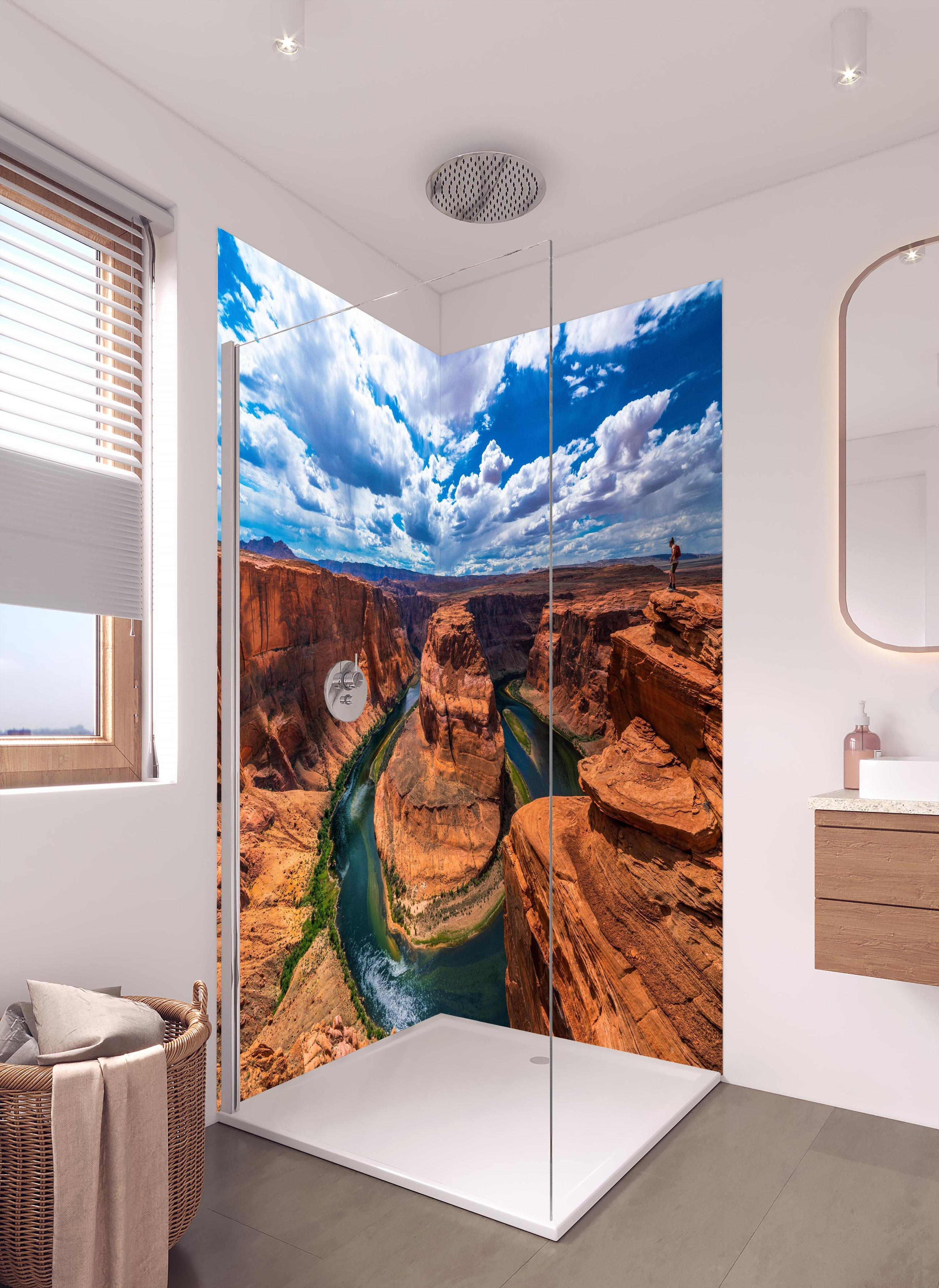Duschrückwand - Horseshoe Bend Tal in Arizona bei Tag in hellem Badezimmer mit Regenduschkopf - zweiteilige Eck-Duschrückwand