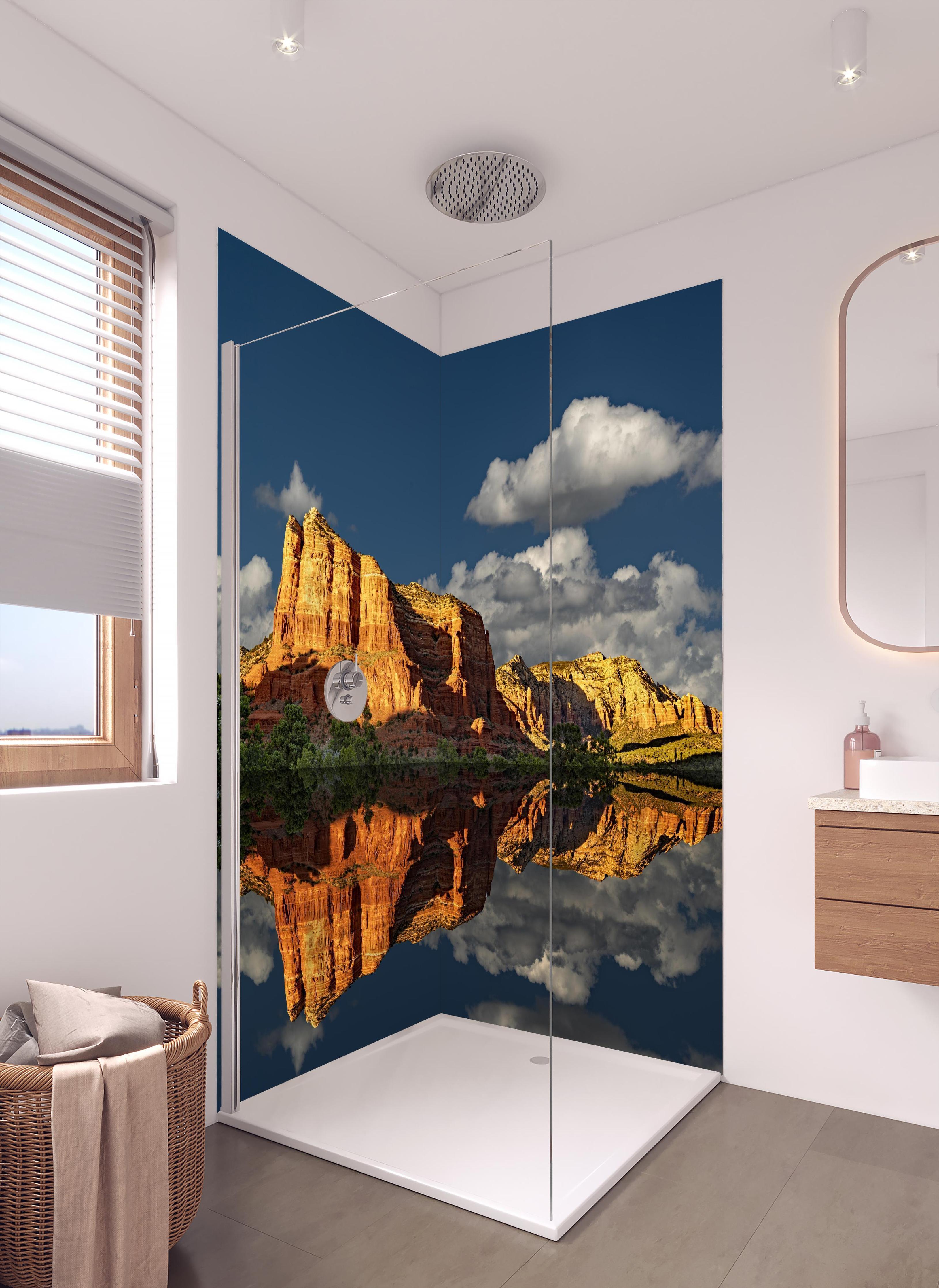 Duschrückwand - Jack's Canyon mit Wasser Reflektion in hellem Badezimmer mit Regenduschkopf - zweiteilige Eck-Duschrückwand