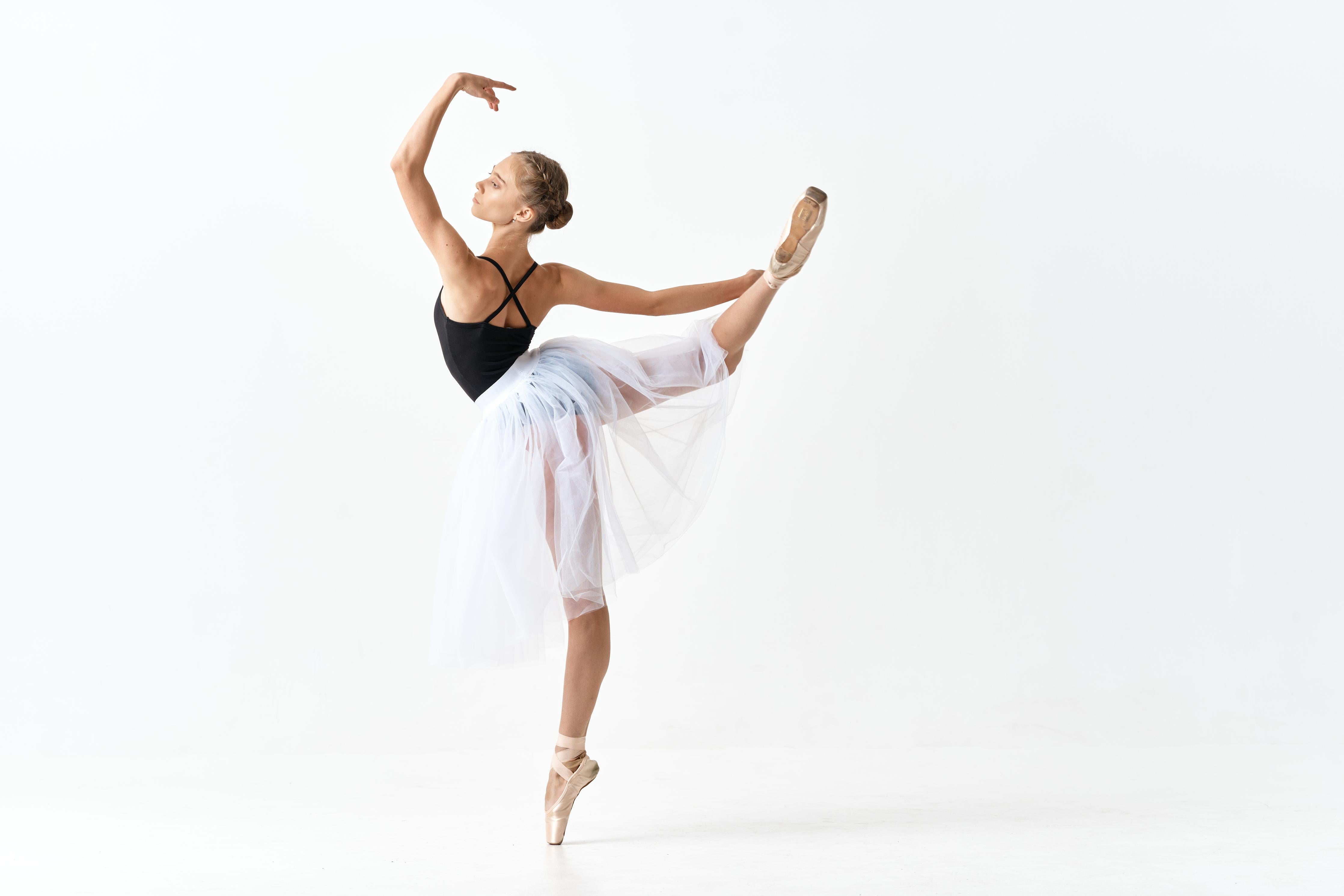 Duschrückwand-Junge Tänzerin in Aktion