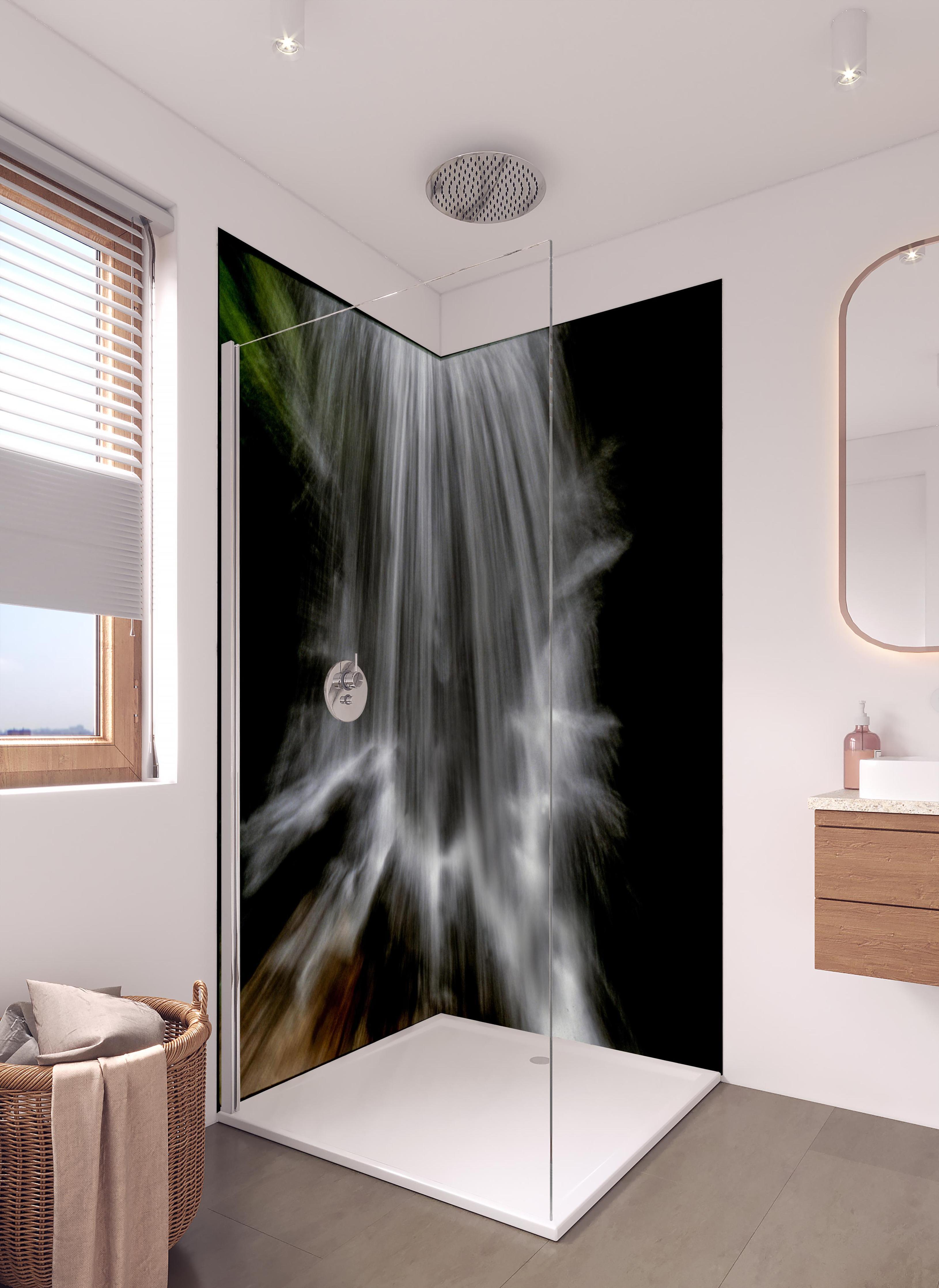 Duschrückwand - Kunstvoller Wasserfall in hellem Badezimmer mit Regenduschkopf - zweiteilige Eck-Duschrückwand