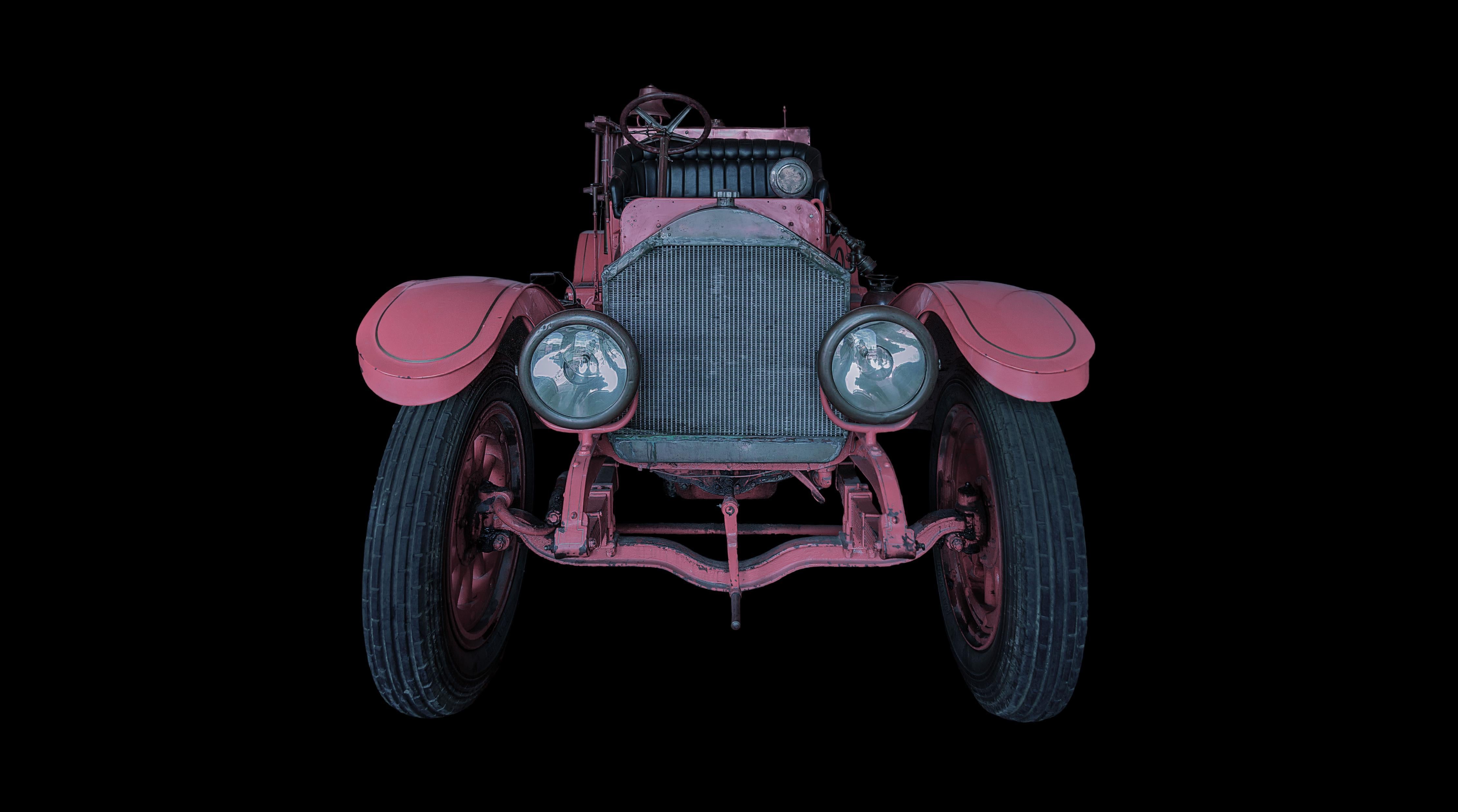 Duschrückwand-Oldtimer isoliert auf Schwarz