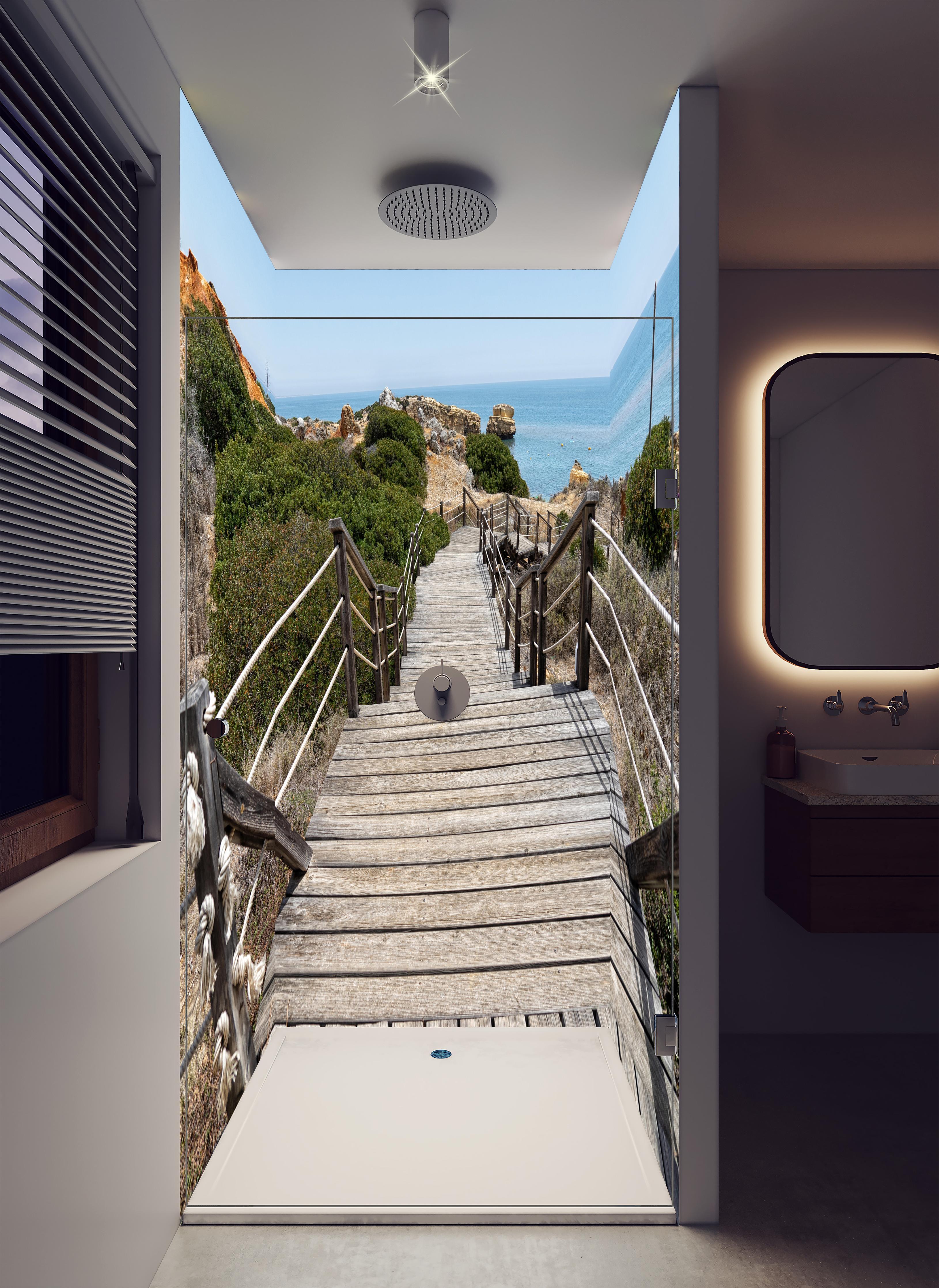 Duschrückwand - Portugal Küstenlinie in luxuriöser Dusche mit Regenduschkopf