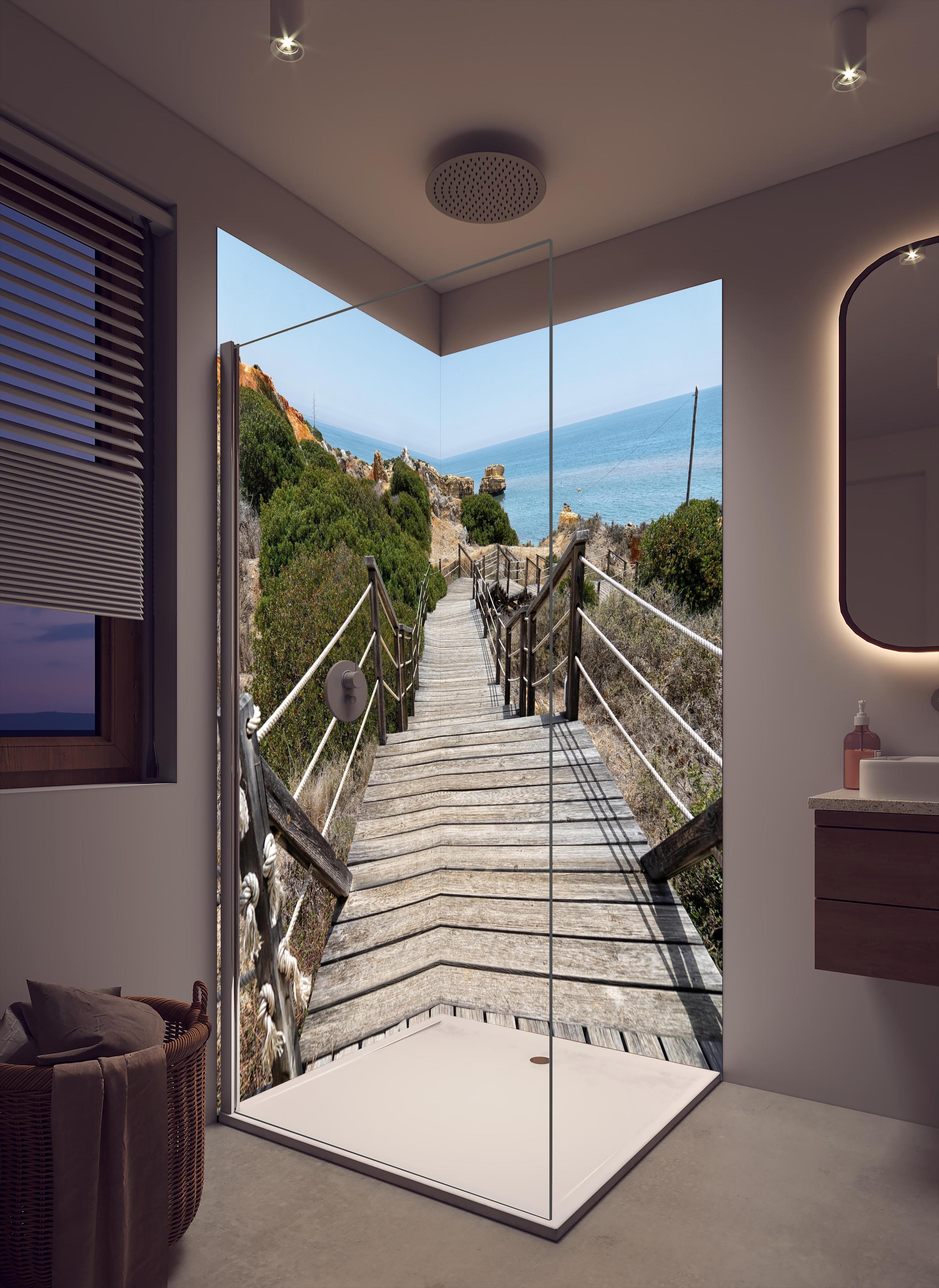 Duschrückwand - Portugal Küstenlinie in cremefarbenem Badezimmer mit Regenduschkopf