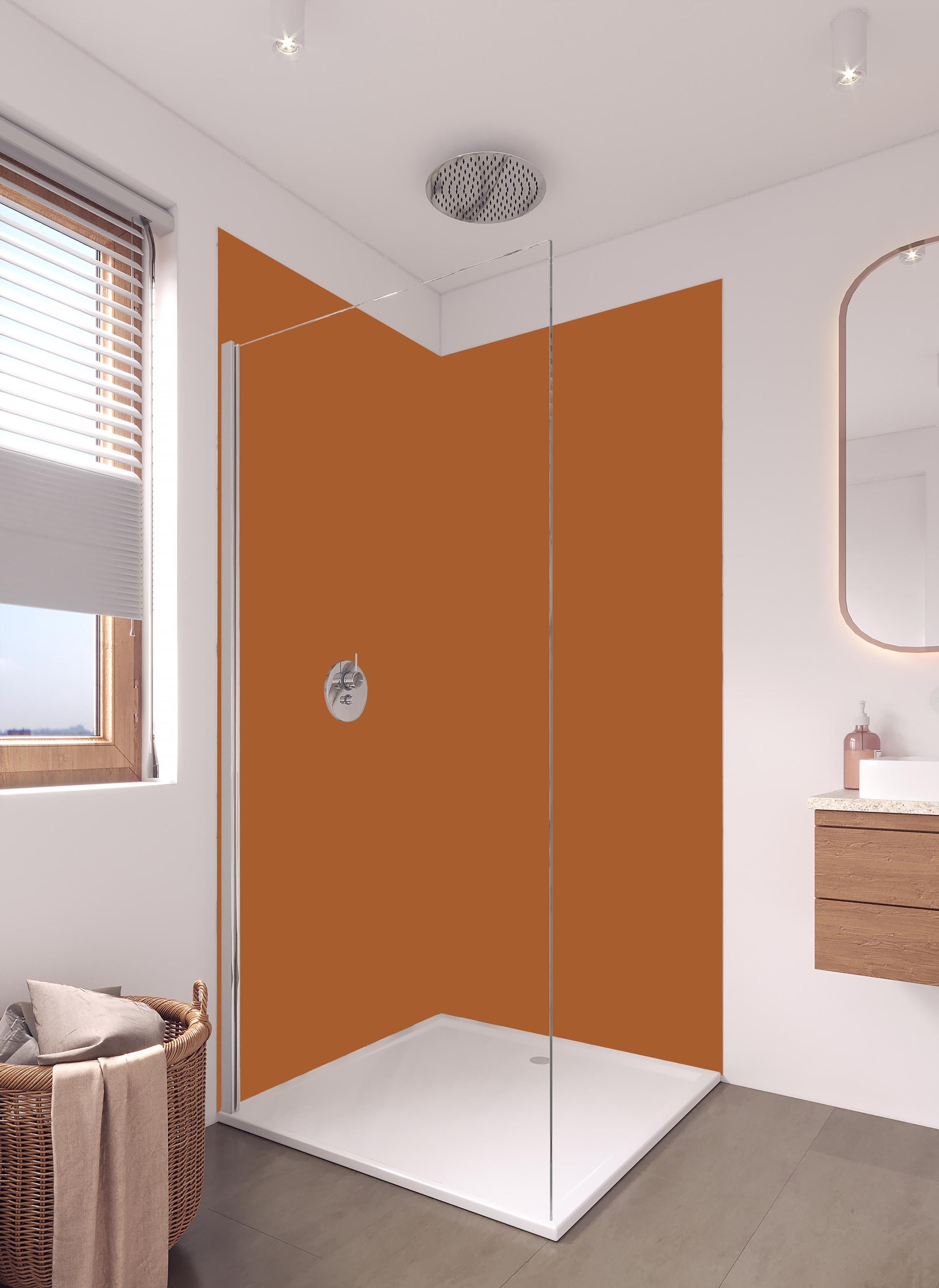 Duschrückwand - RAL 8023 (Orangebraun) in hellem Badezimmer mit Regenduschkopf - zweiteilige Eck-Duschrückwand